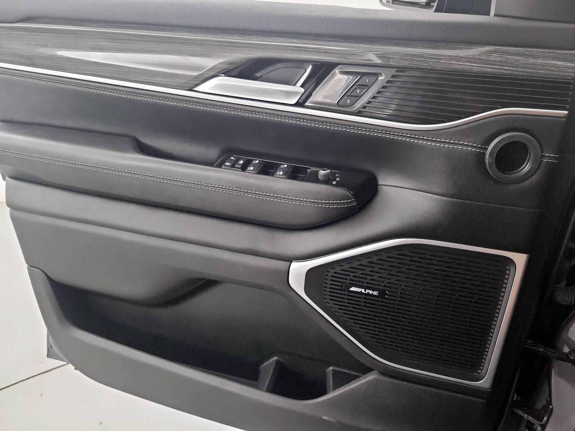 Thumbnail: 2022 Jeep Wagoneer - 12