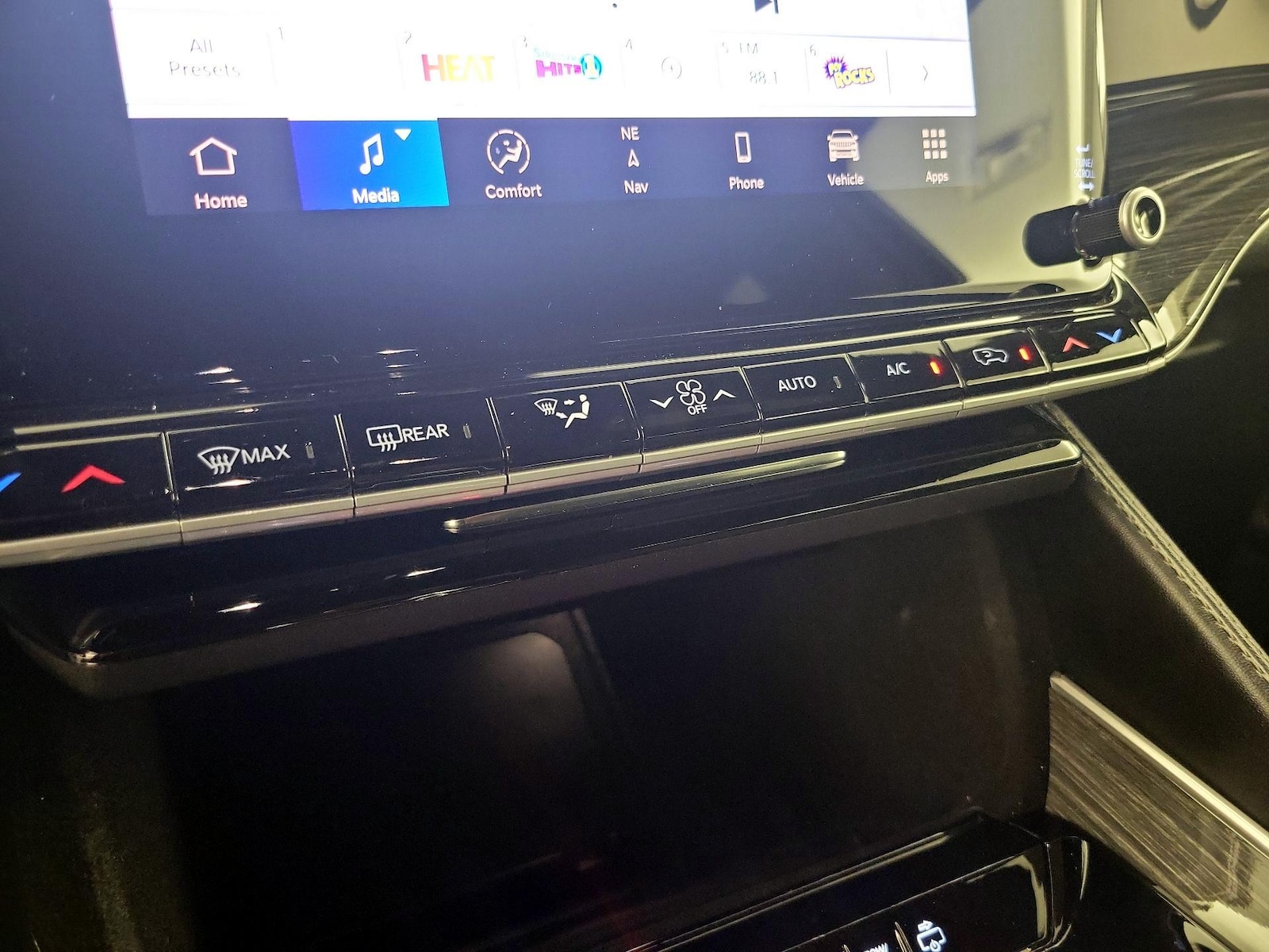 2022 Jeep Wagoneer Series III - Photo 18