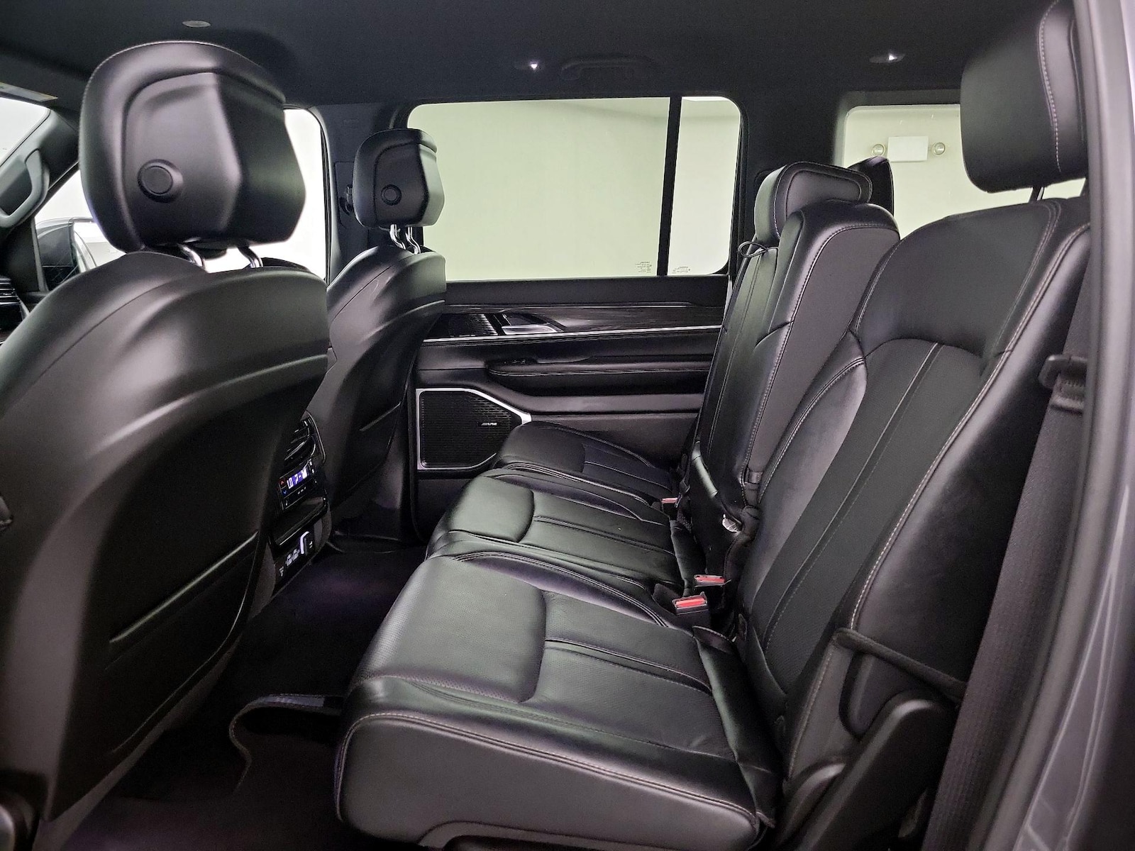 2022 Jeep Wagoneer Series III - Photo 21