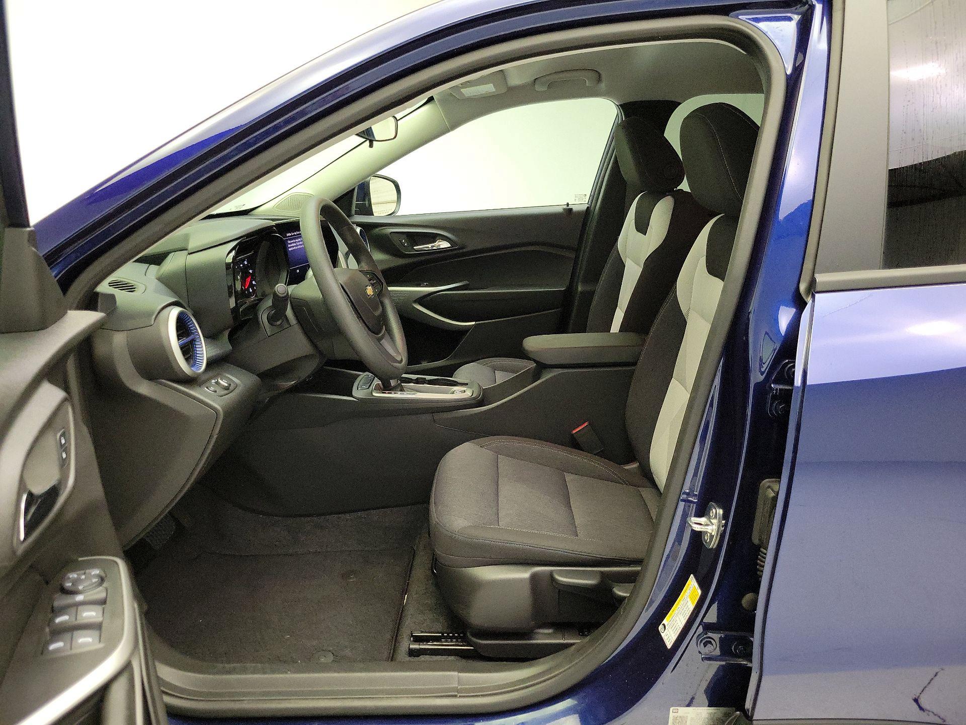 Thumbnail: 2024 Chevrolet Trax - 11