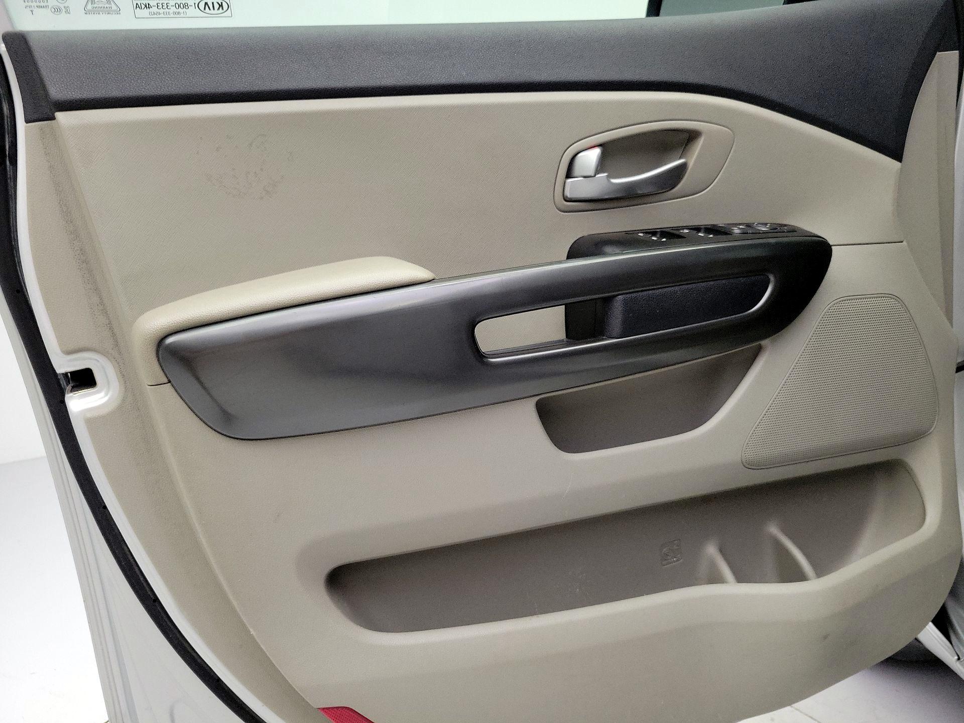 Thumbnail: 2021 Kia Sedona - 12