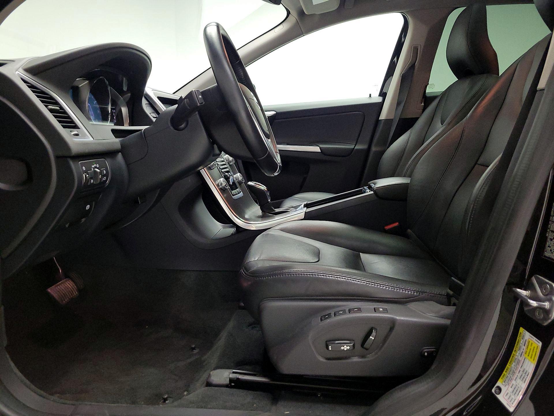 Thumbnail: 2016 Volvo XC60 - 11