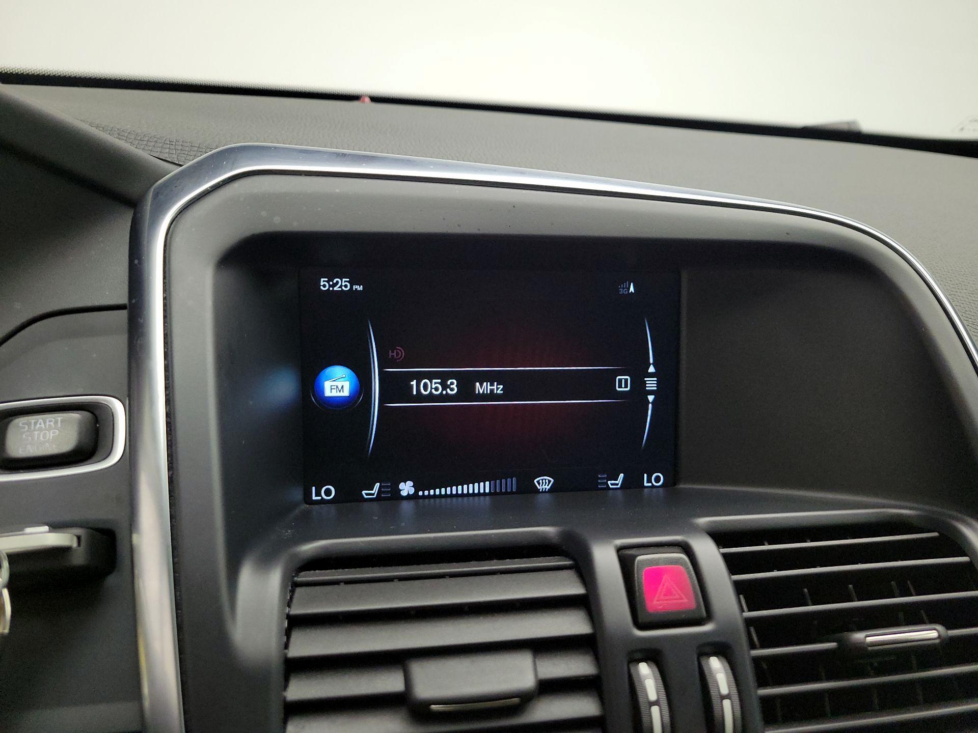 Thumbnail: 2016 Volvo XC60 - 13