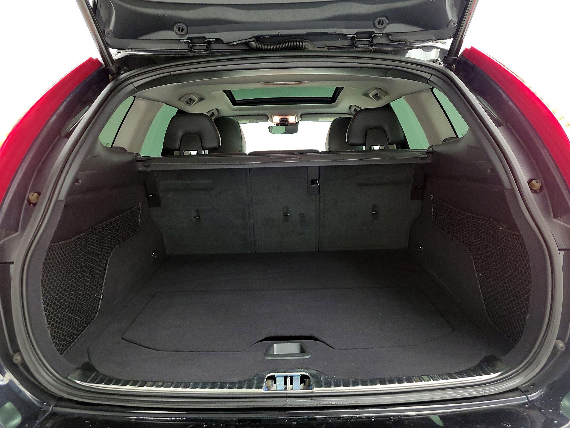 Thumbnail: 2016 Volvo XC60 - 16