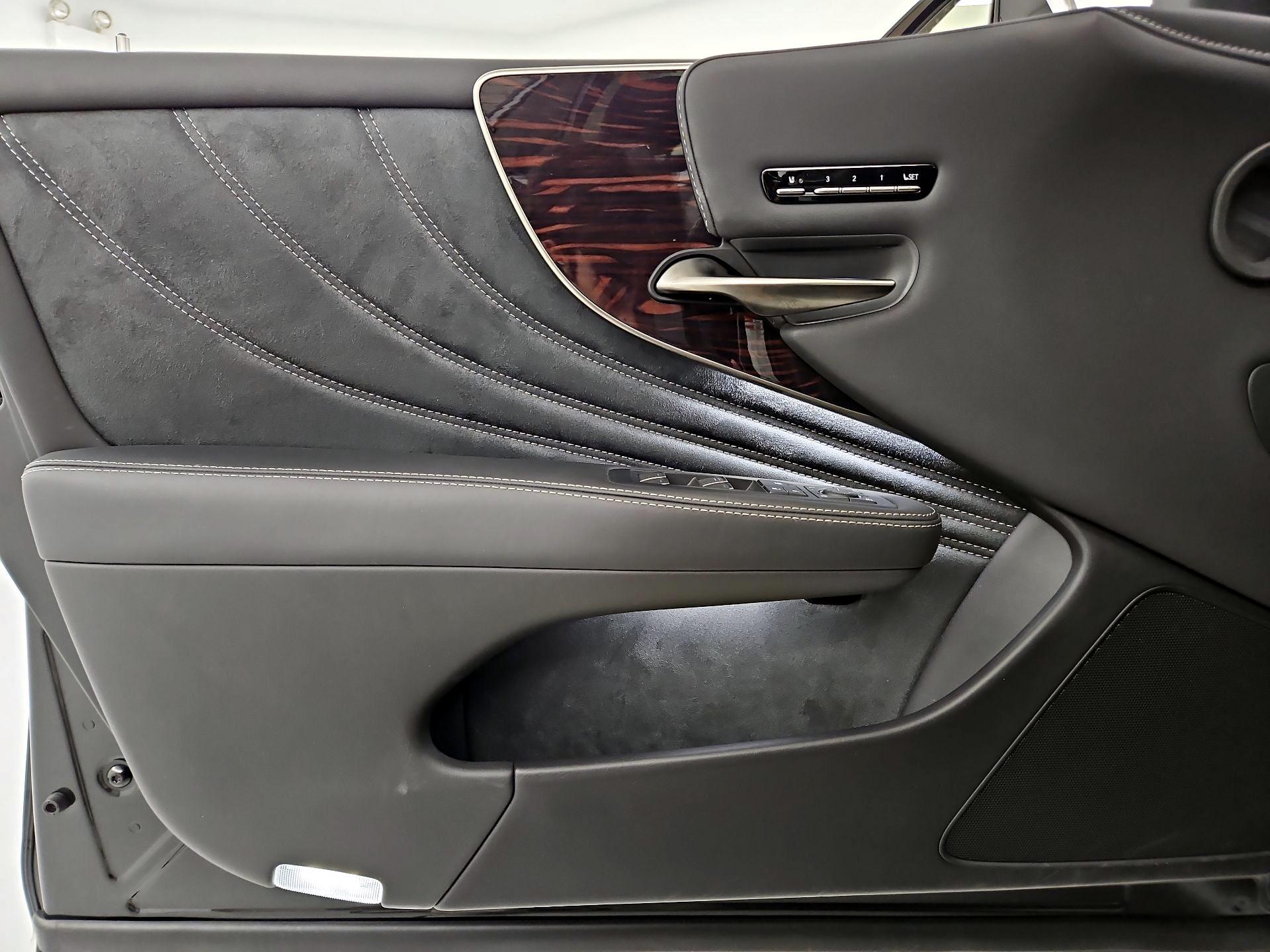 Thumbnail: 2023 Lexus LS - 10