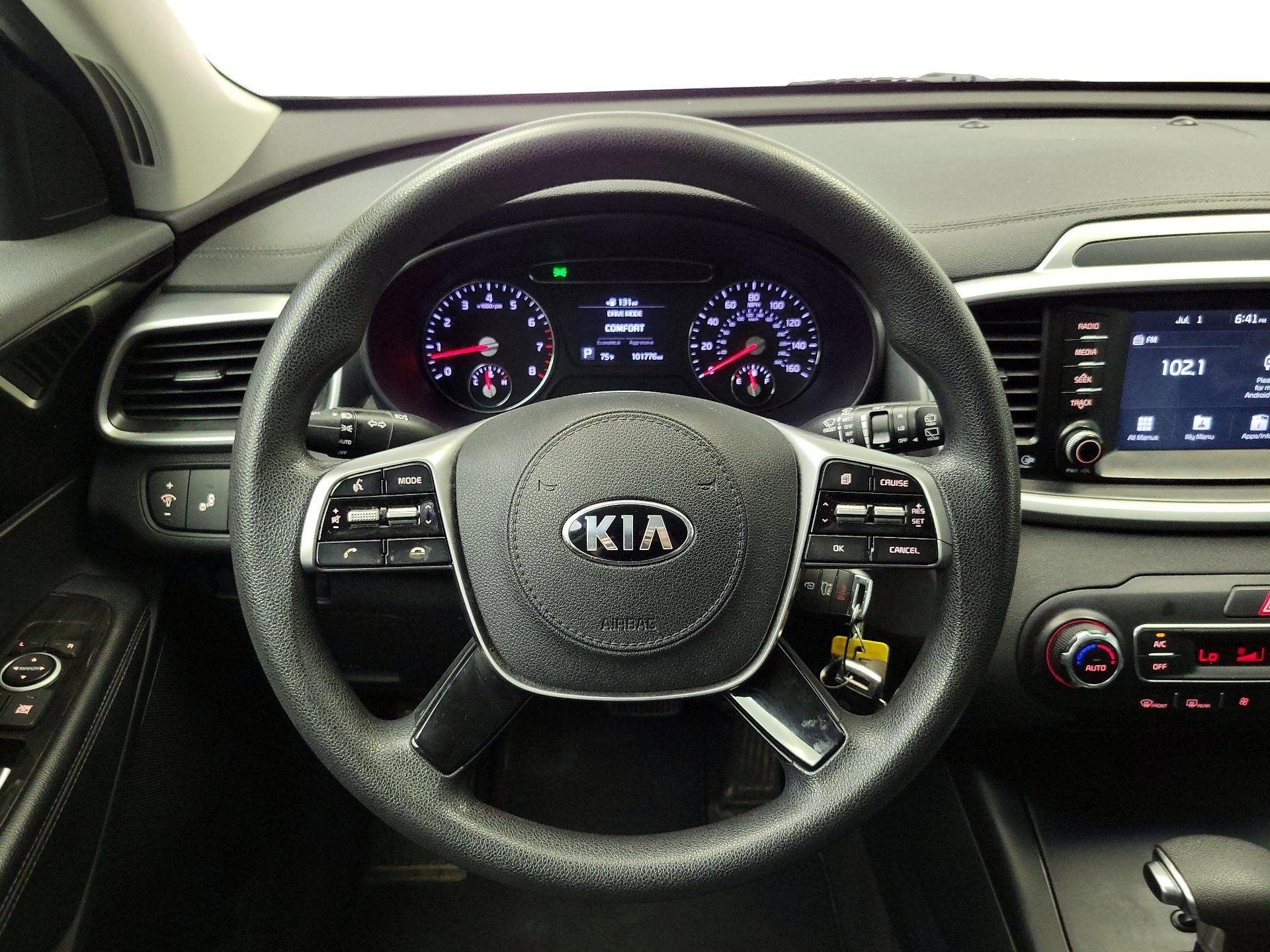 Thumbnail: 2019 Kia Sorento - 10
