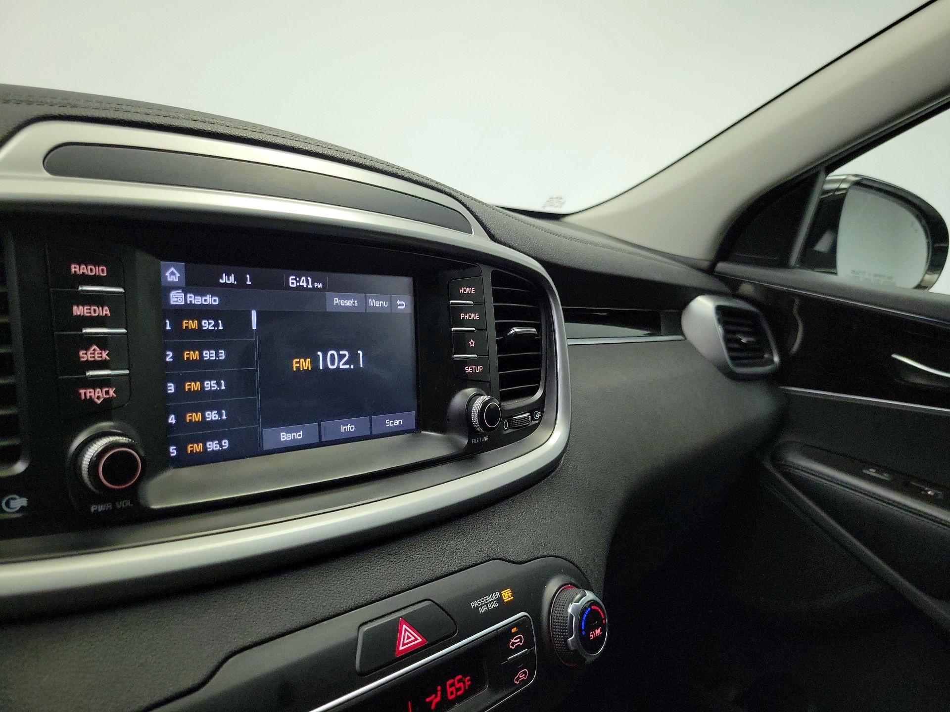 Thumbnail: 2019 Kia Sorento - 15