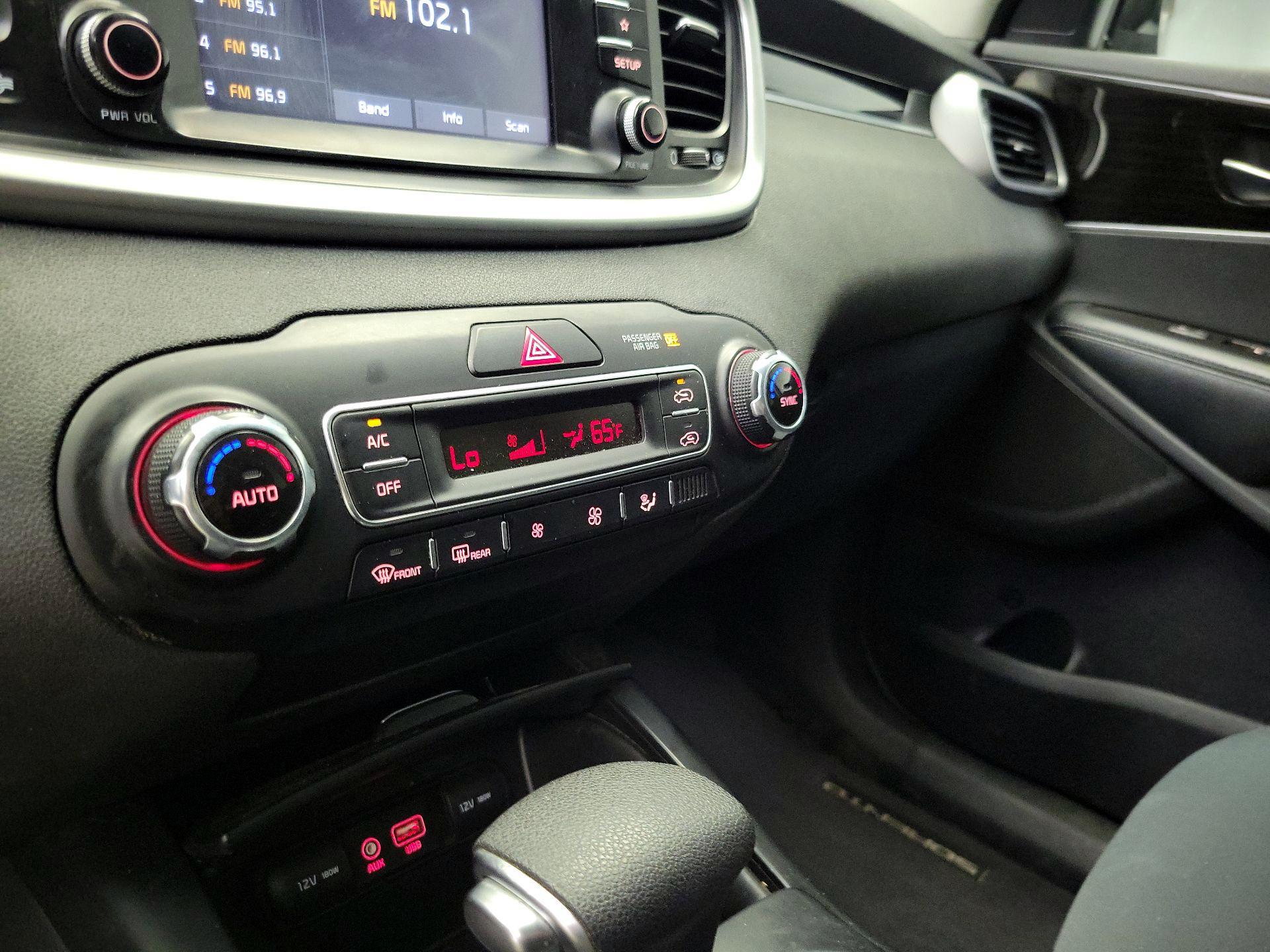 Thumbnail: 2019 Kia Sorento - 16