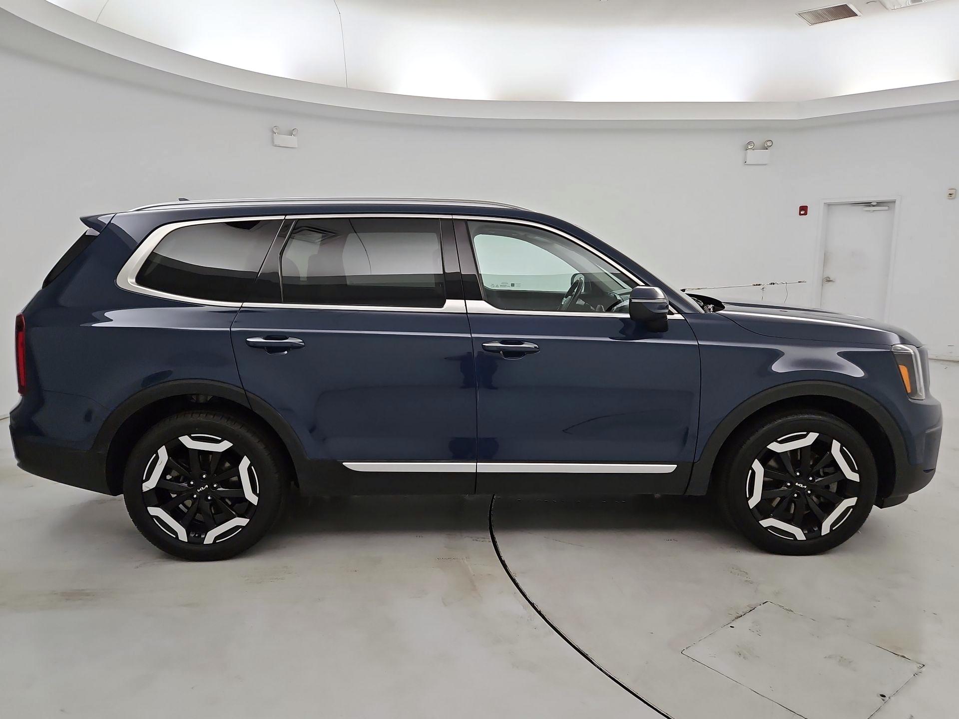 Thumbnail: 2023 Kia Telluride - 4