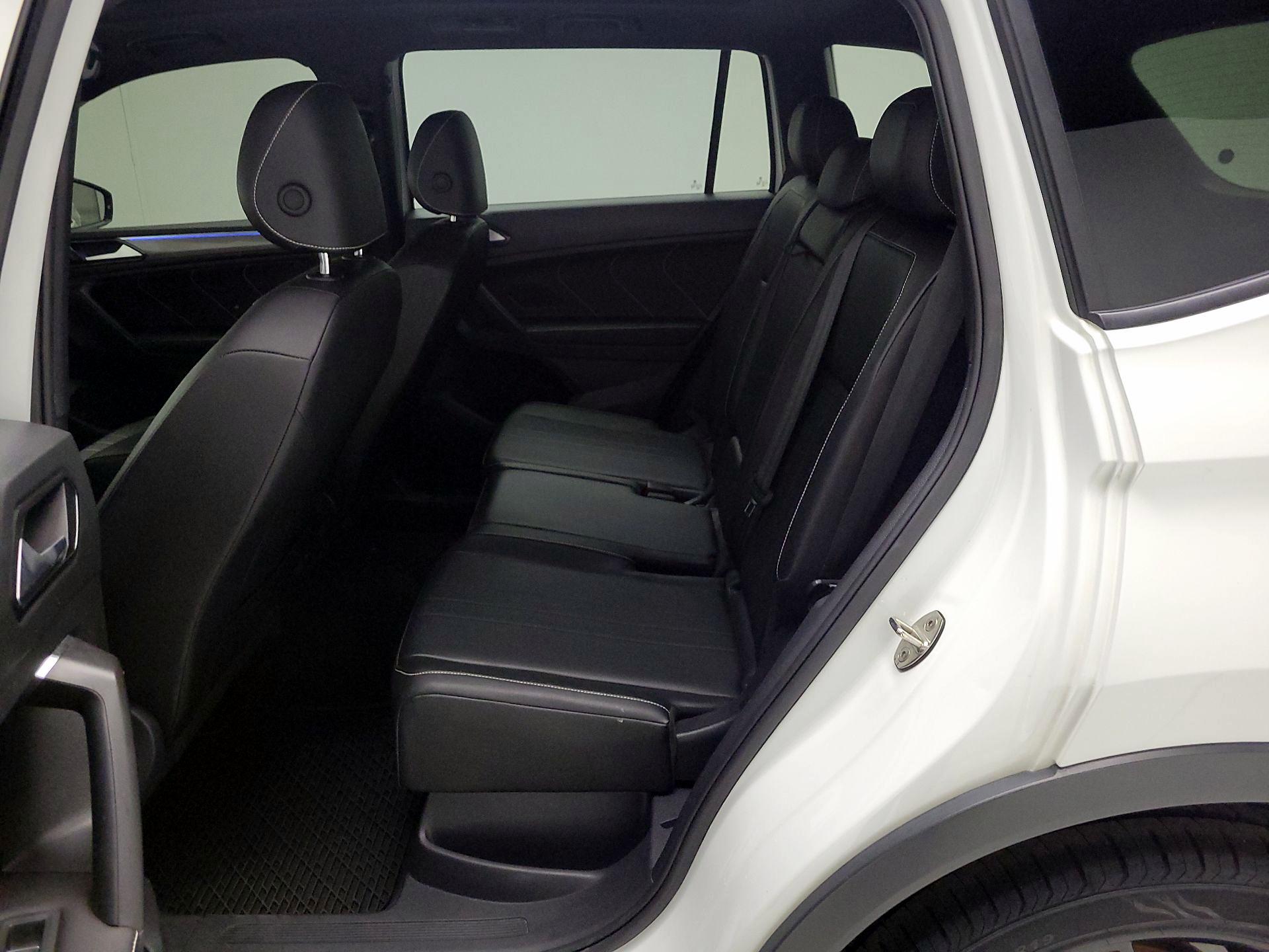 Thumbnail: 2022 Volkswagen Tiguan - 17