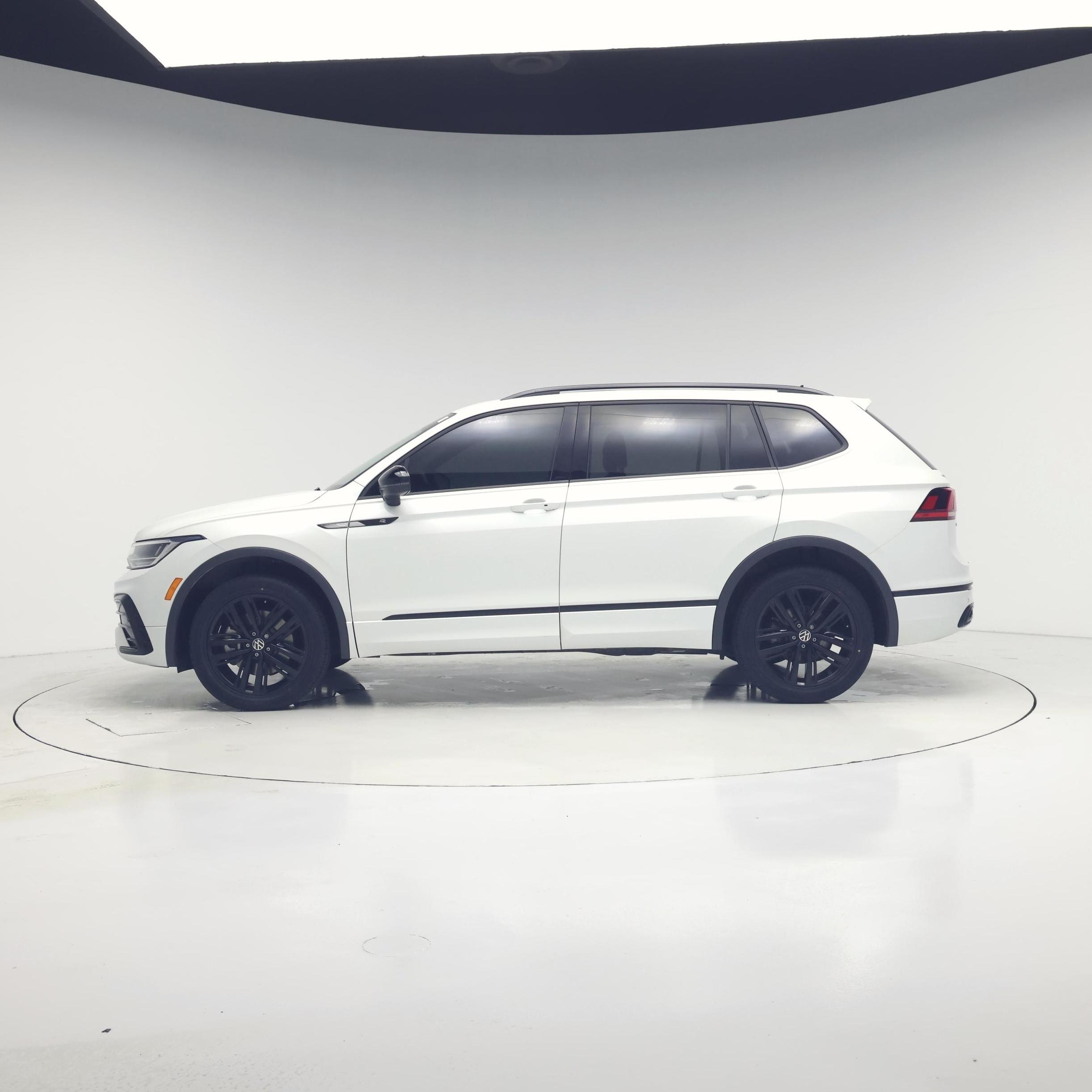Thumbnail: 2022 Volkswagen Tiguan - 3