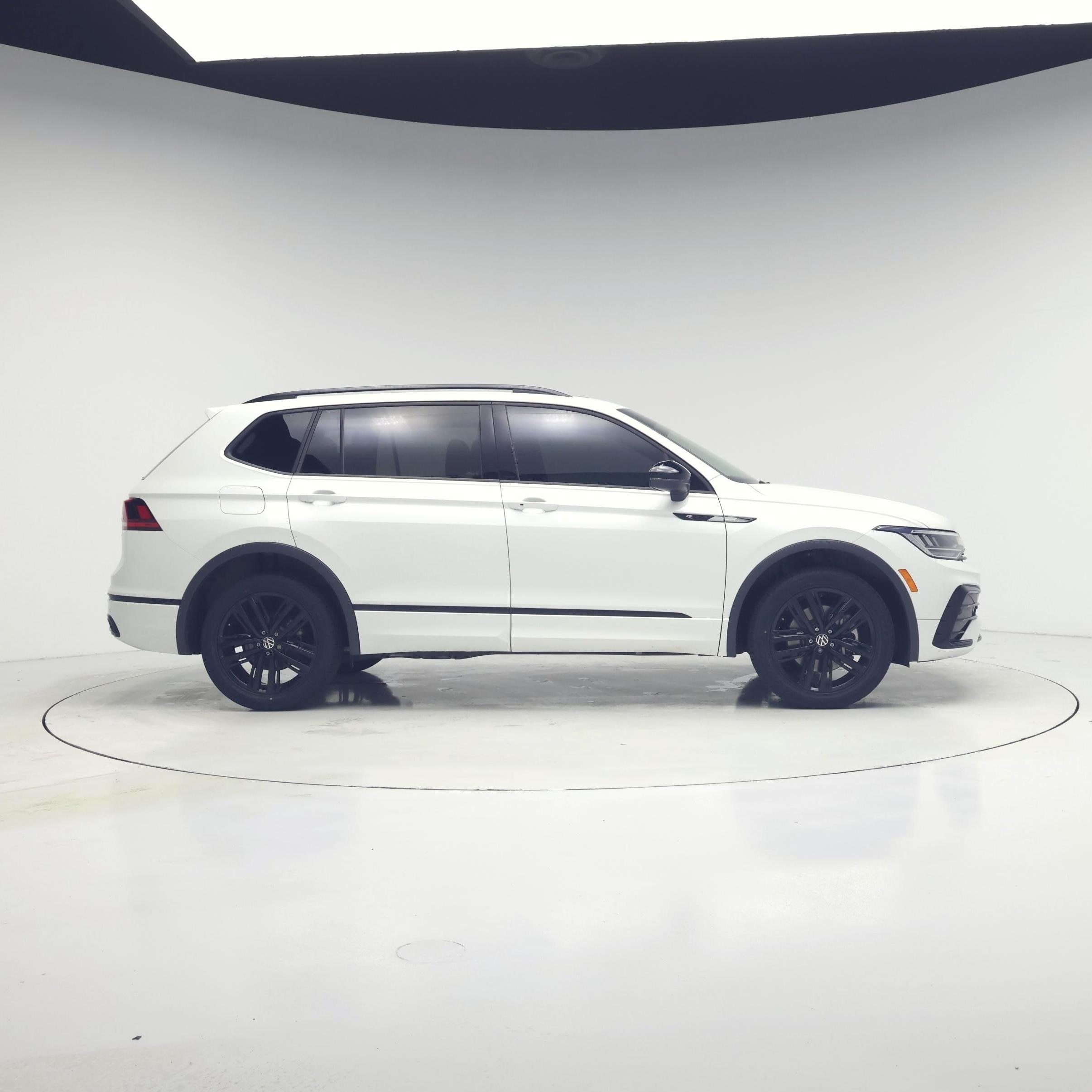 Thumbnail: 2022 Volkswagen Tiguan - 7