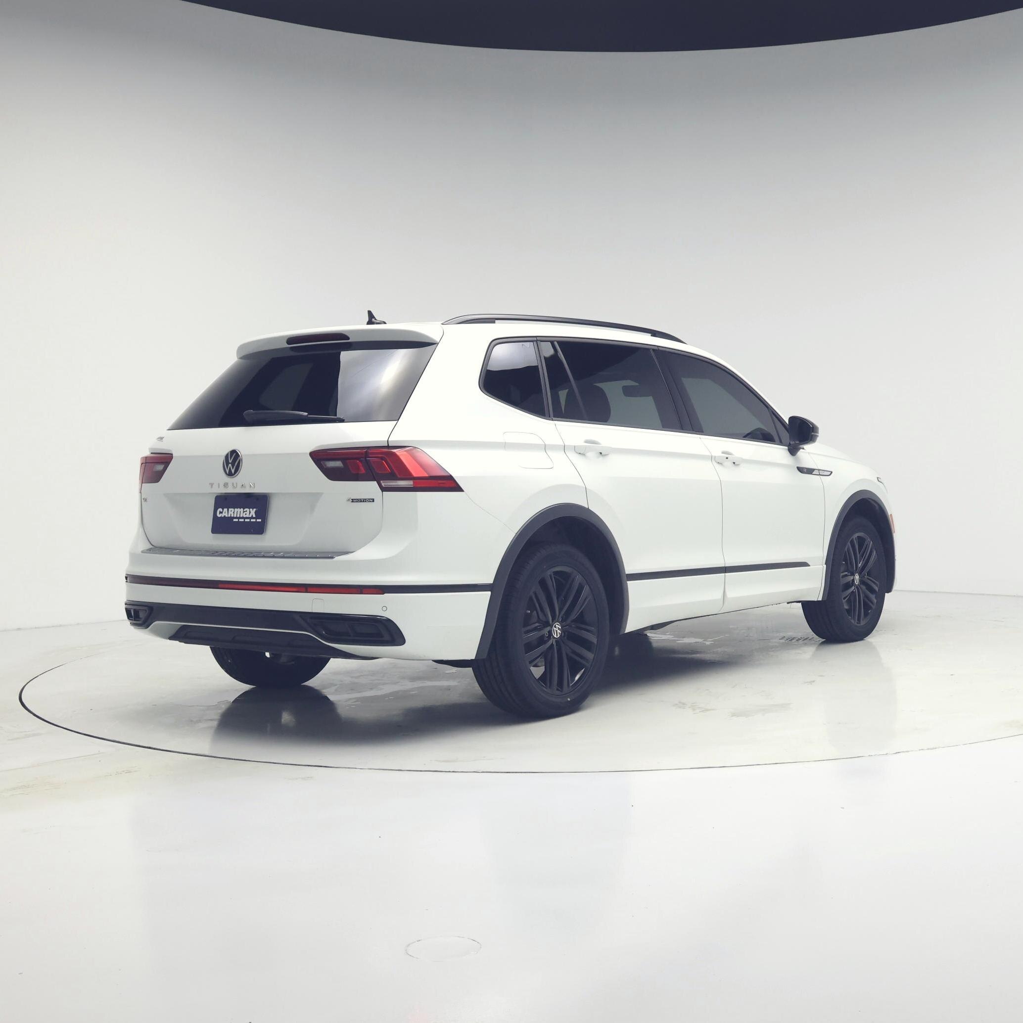 Thumbnail: 2022 Volkswagen Tiguan - 8