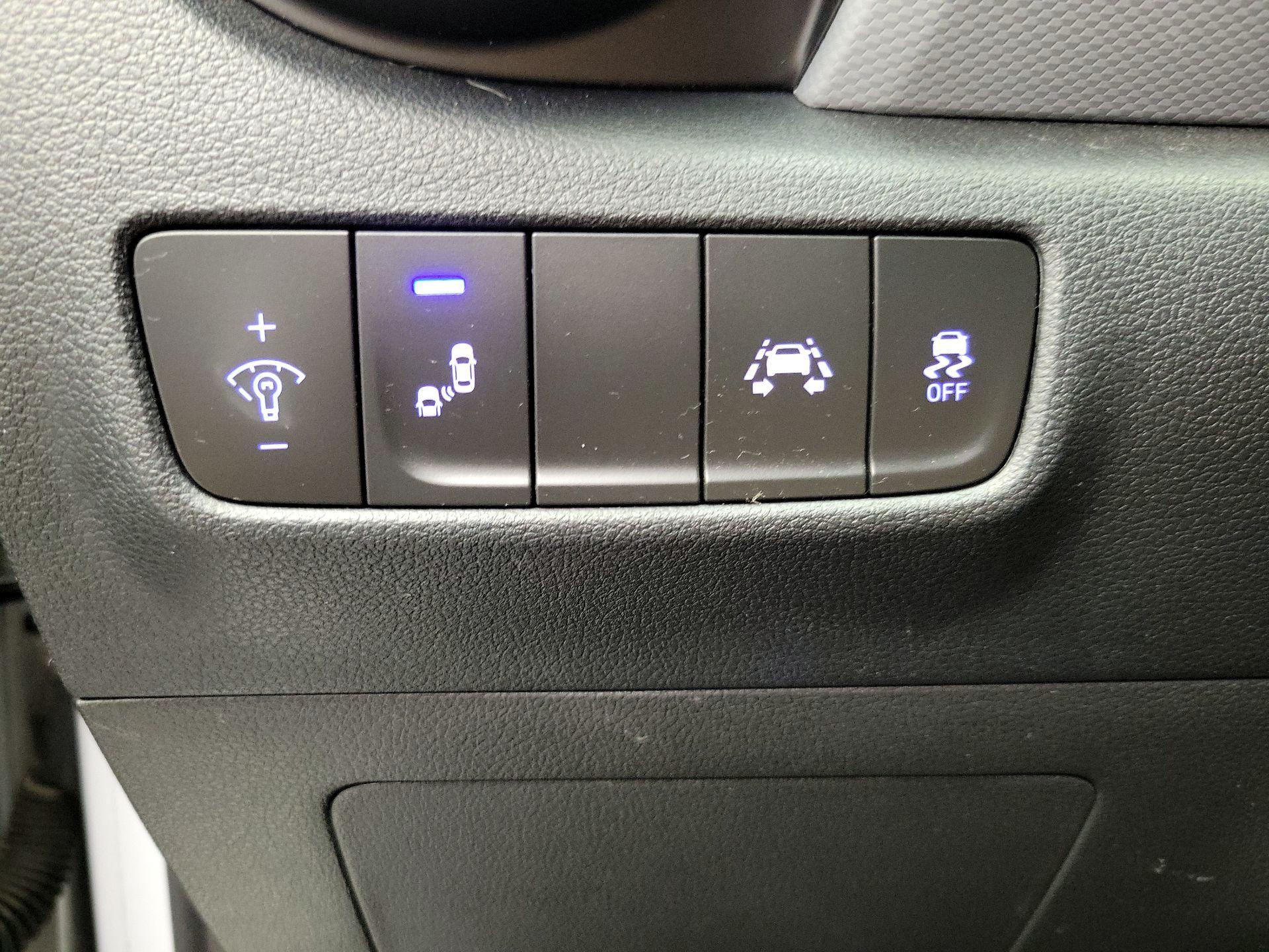 Thumbnail: 2021 Hyundai Kona - 13