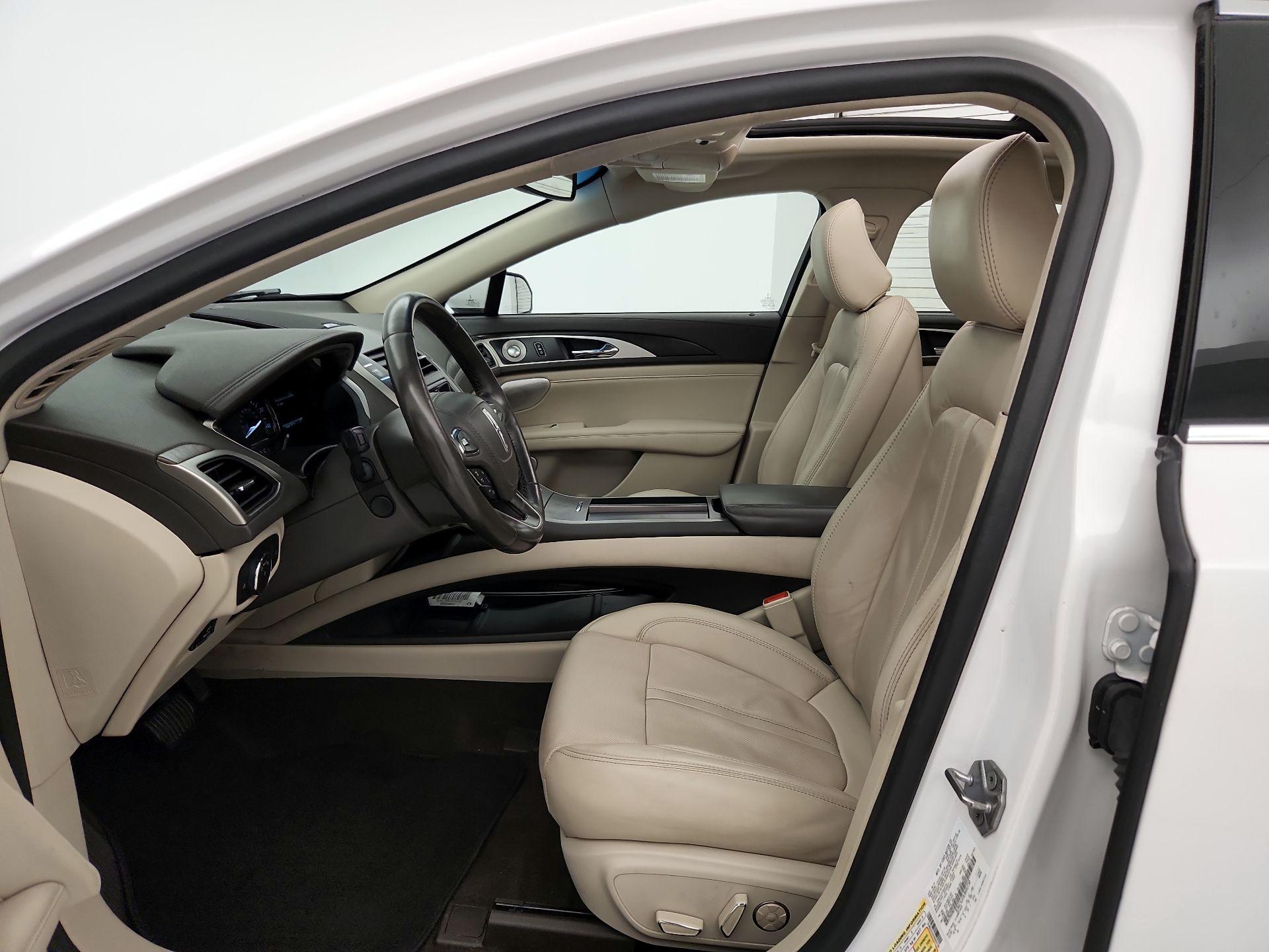 Thumbnail: 2020 Lincoln MKZ - 11