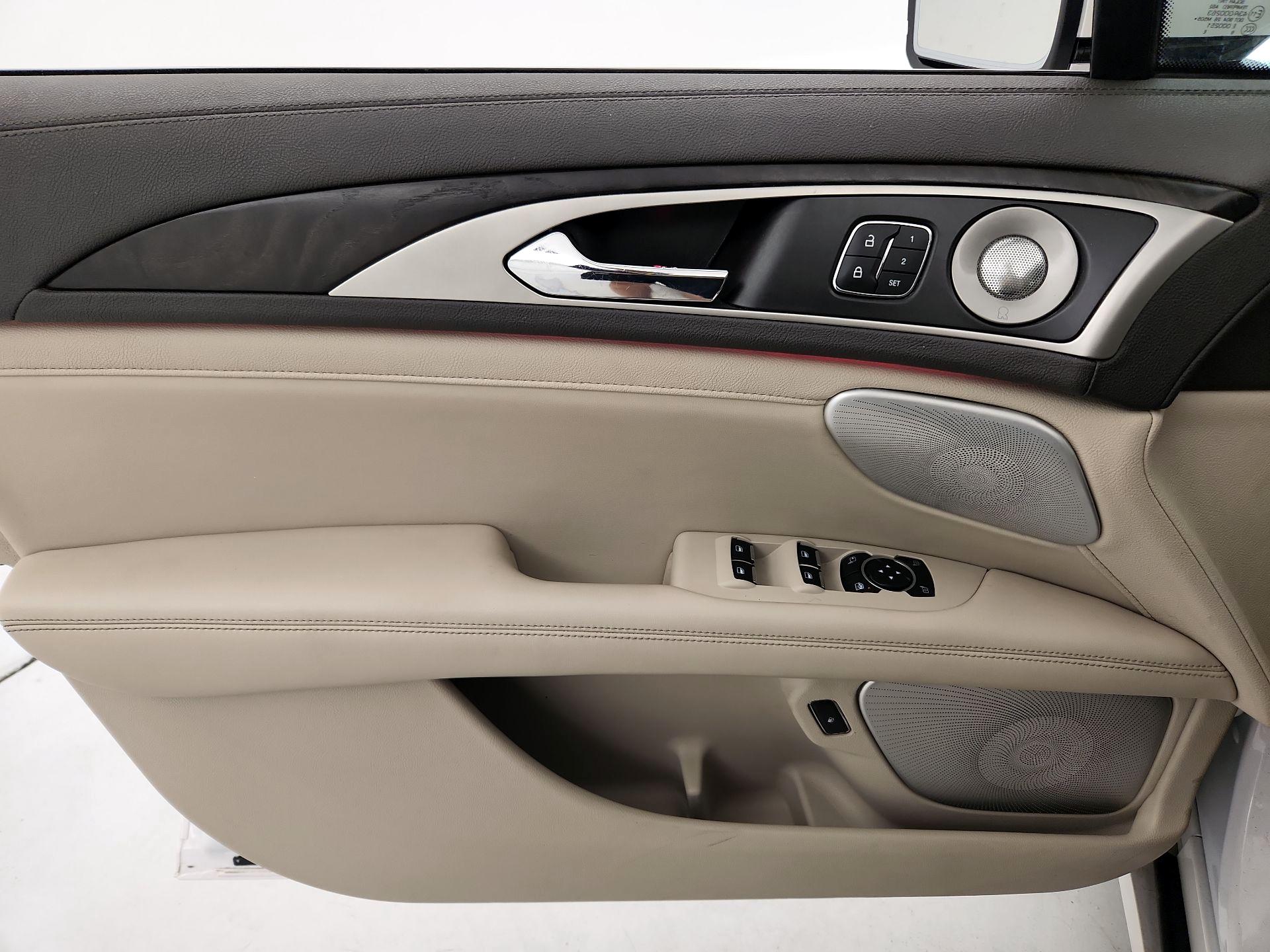 Thumbnail: 2020 Lincoln MKZ - 12