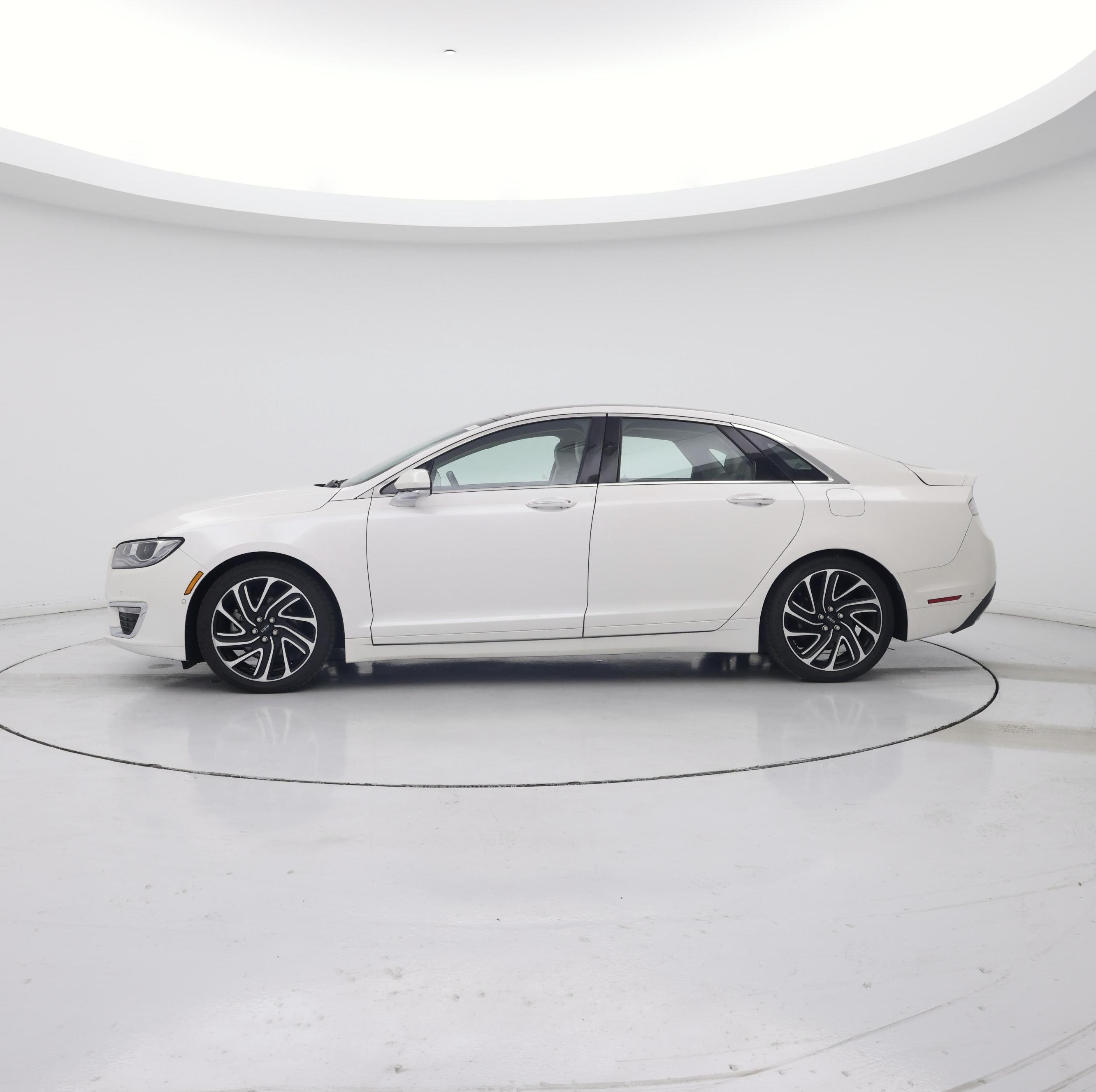Thumbnail: 2020 Lincoln MKZ - 3