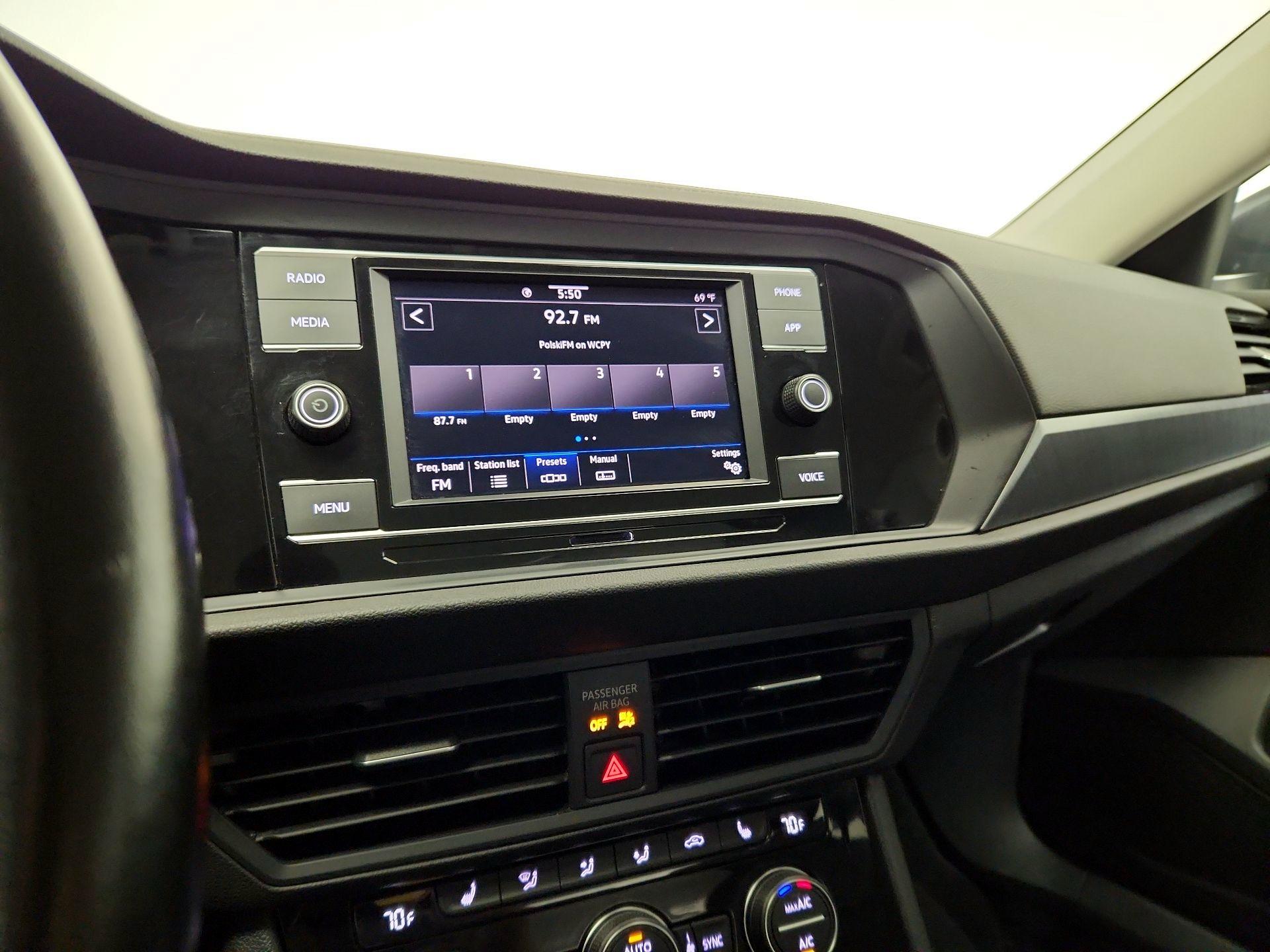 Thumbnail: 2023 Volkswagen Jetta - 15