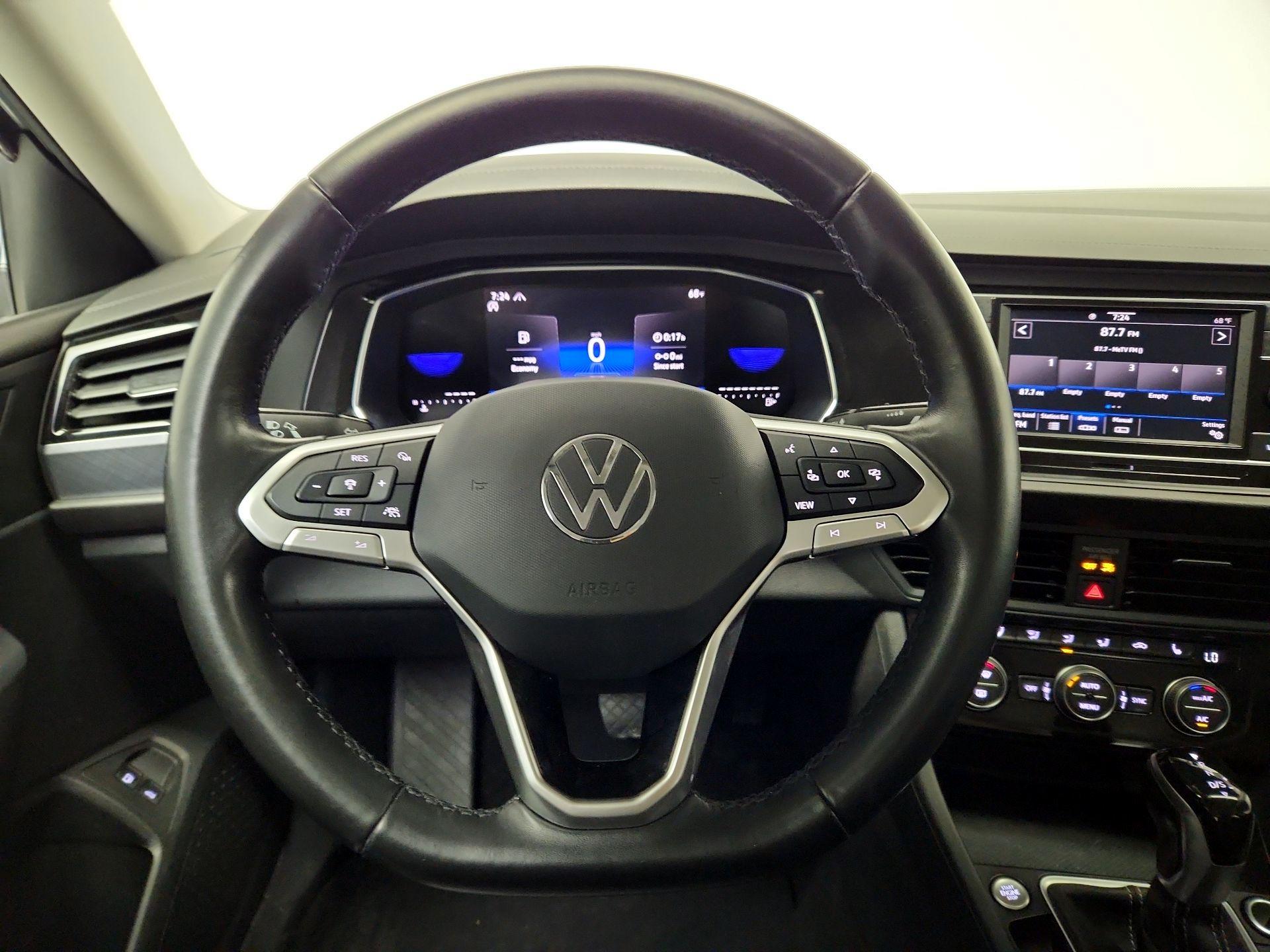 Thumbnail: 2023 Volkswagen Jetta - 10