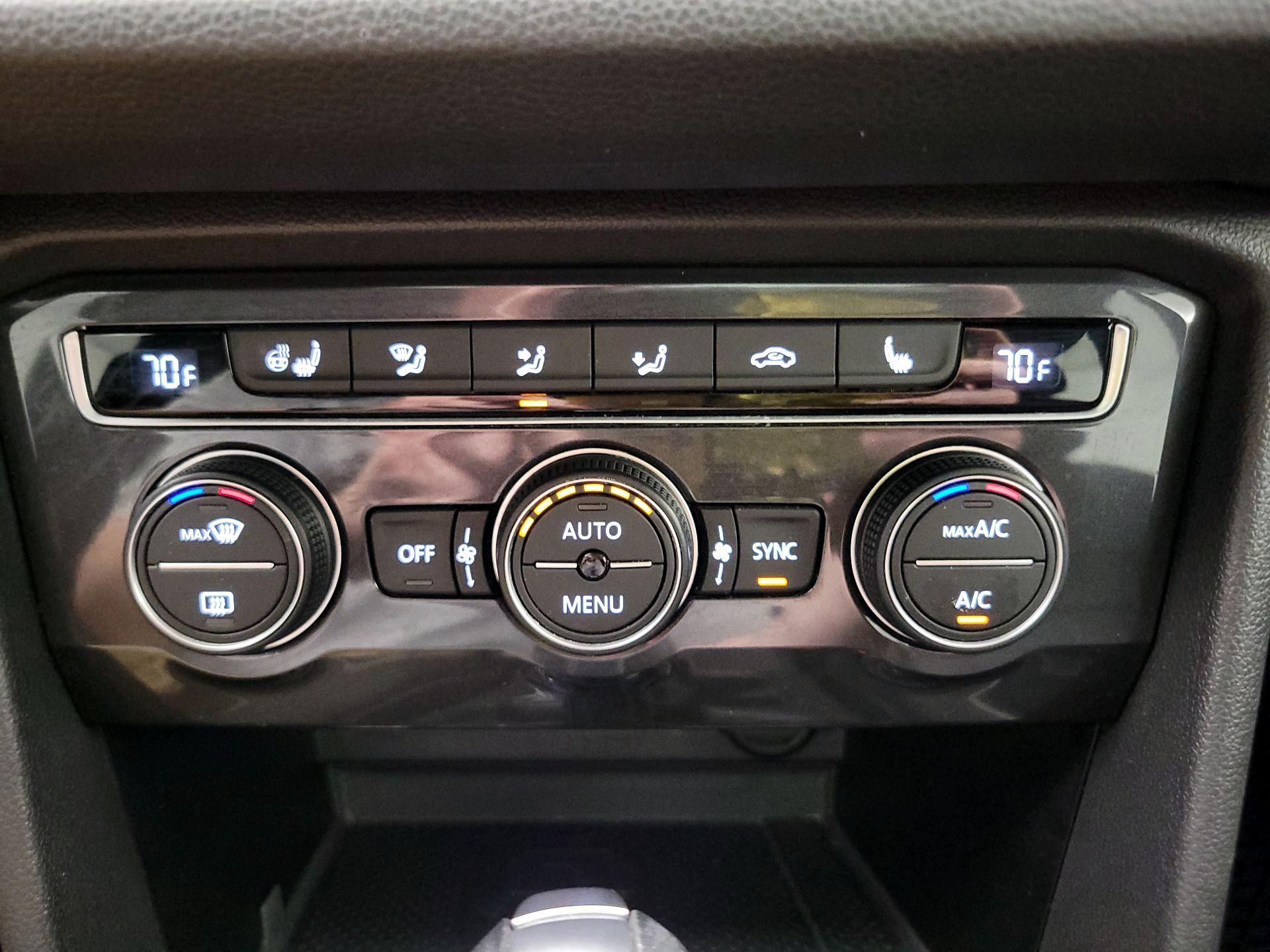 Thumbnail: 2021 Volkswagen Tiguan - 17