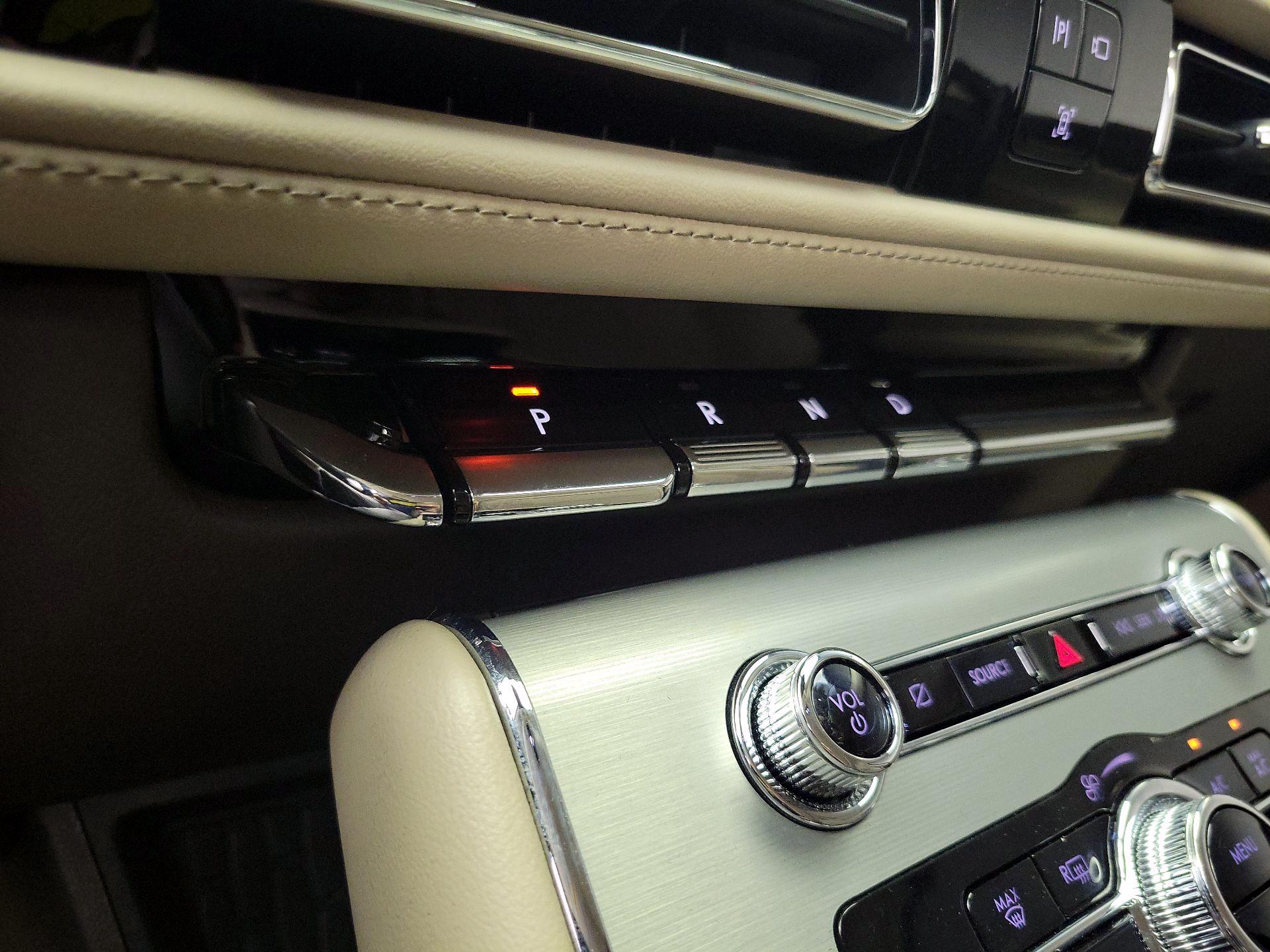 Thumbnail: 2023 Lincoln Aviator - 17
