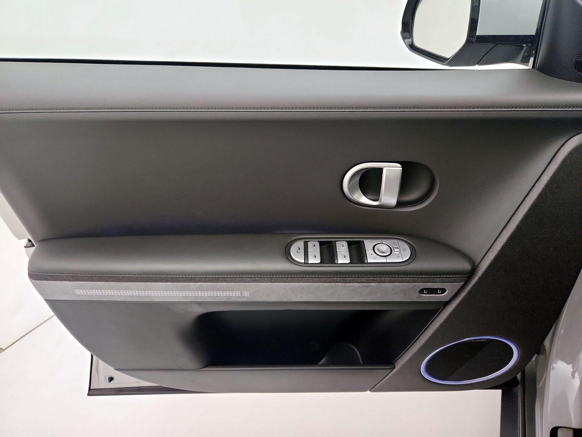 Thumbnail: 2022 Hyundai Ioniq 5 - 12