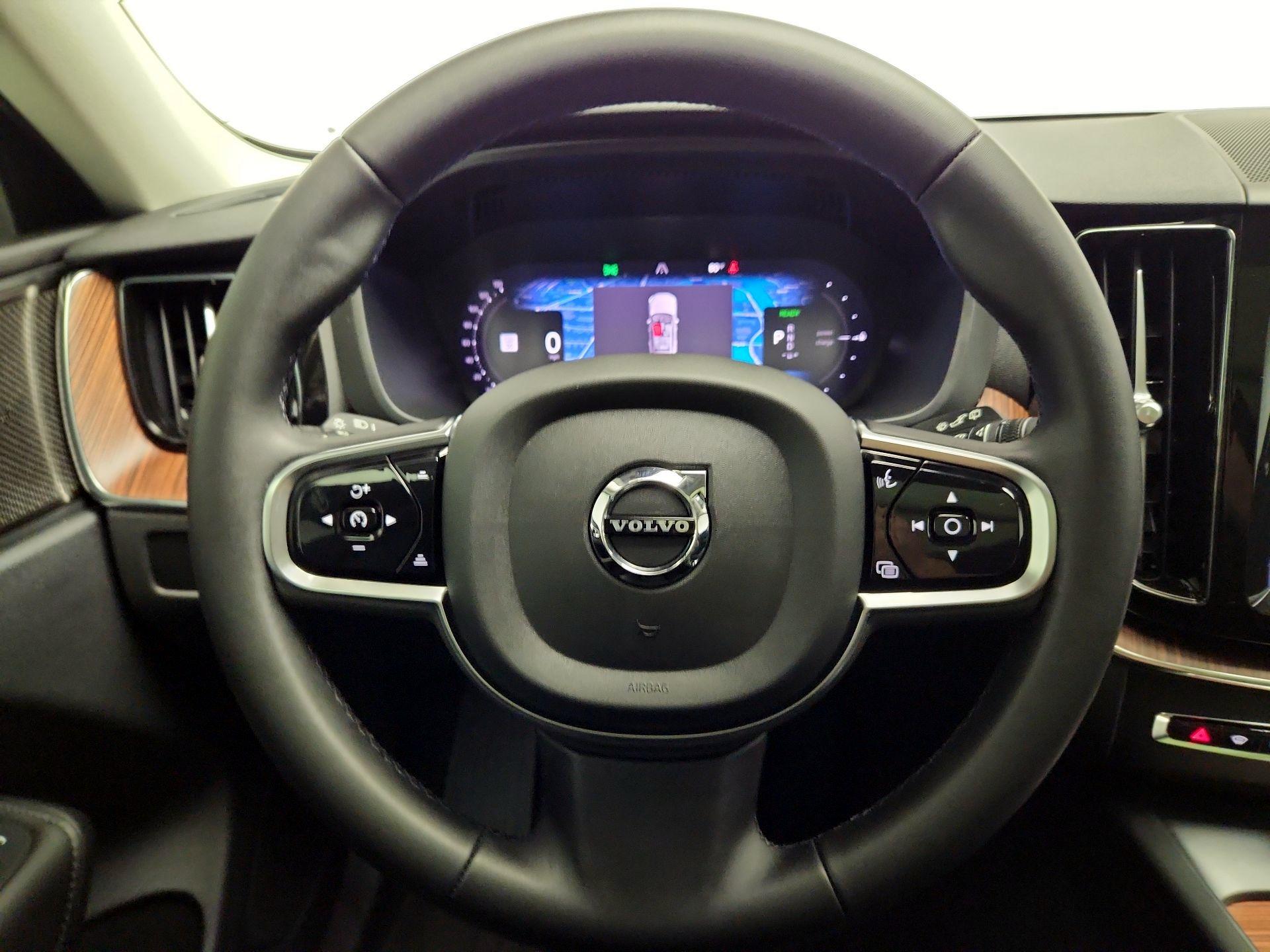 Thumbnail: 2023 Volvo XC60 - 10