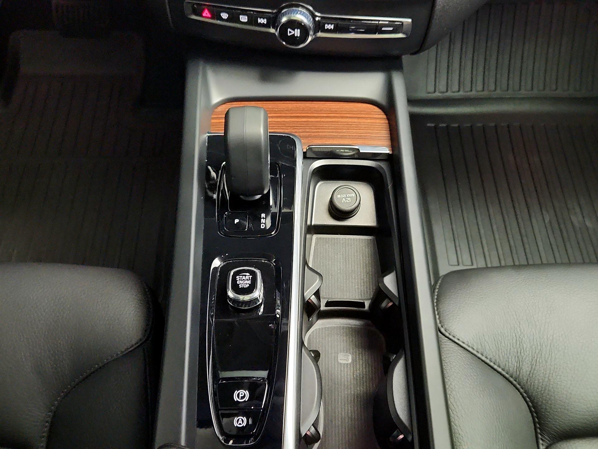 Thumbnail: 2023 Volvo XC60 - 17