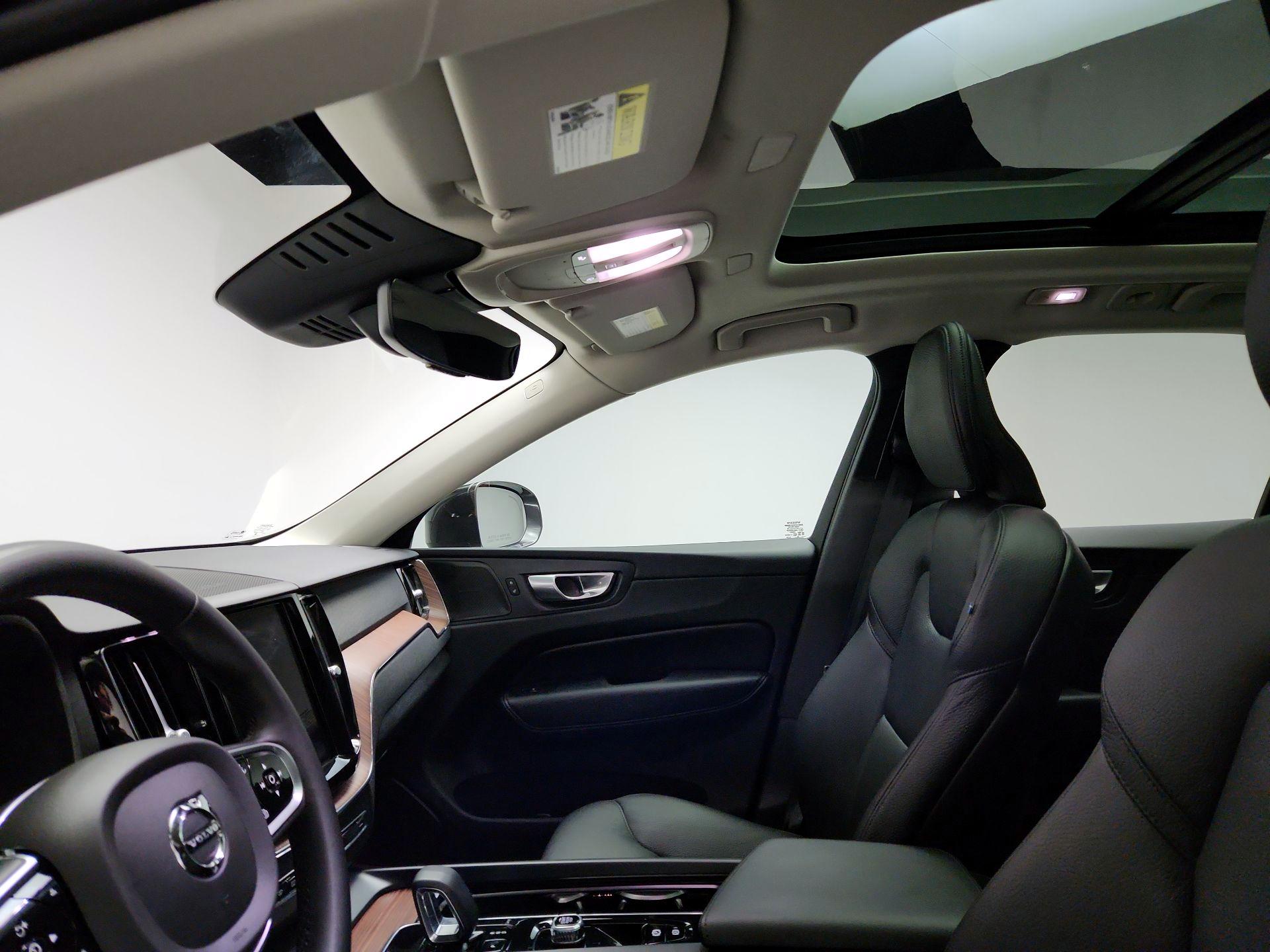 Thumbnail: 2023 Volvo XC60 - 18