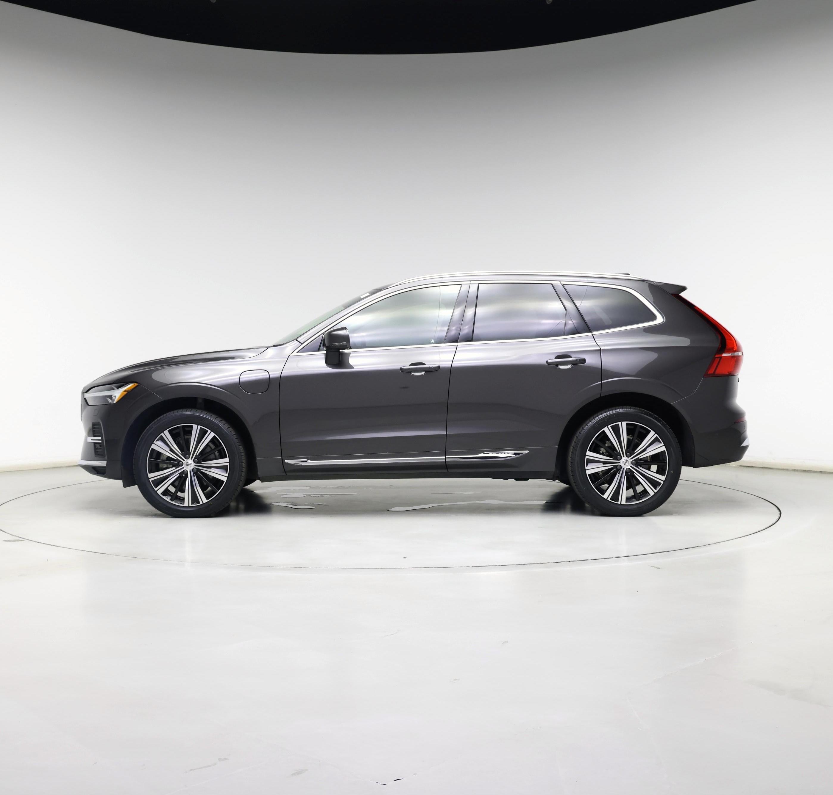 Thumbnail: 2023 Volvo XC60 - 3