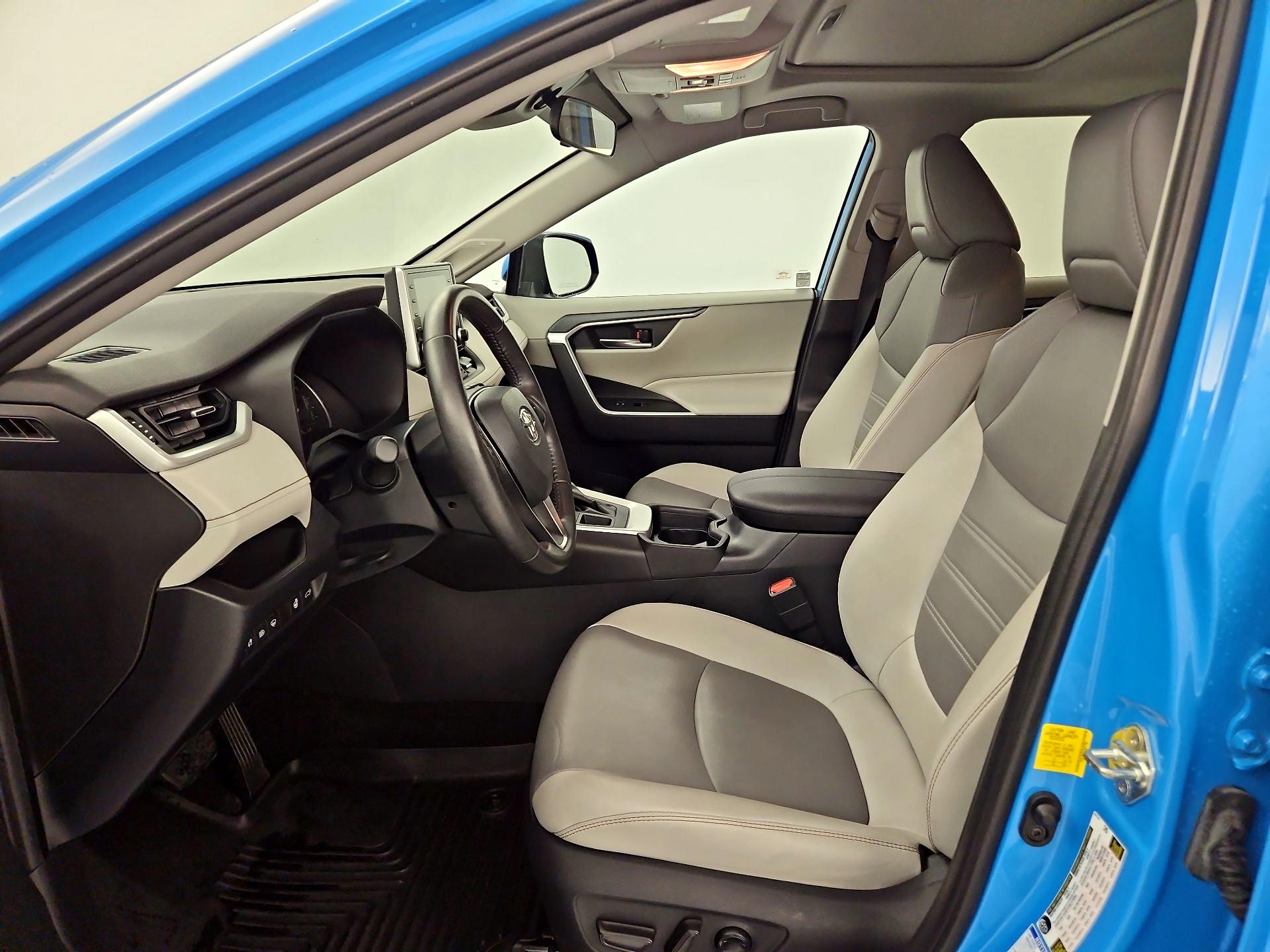 Thumbnail: 2019 Toyota RAV4 - 9