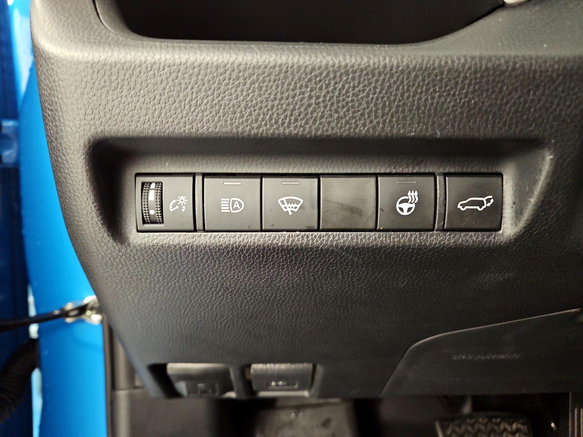 Thumbnail: 2019 Toyota RAV4 - 11