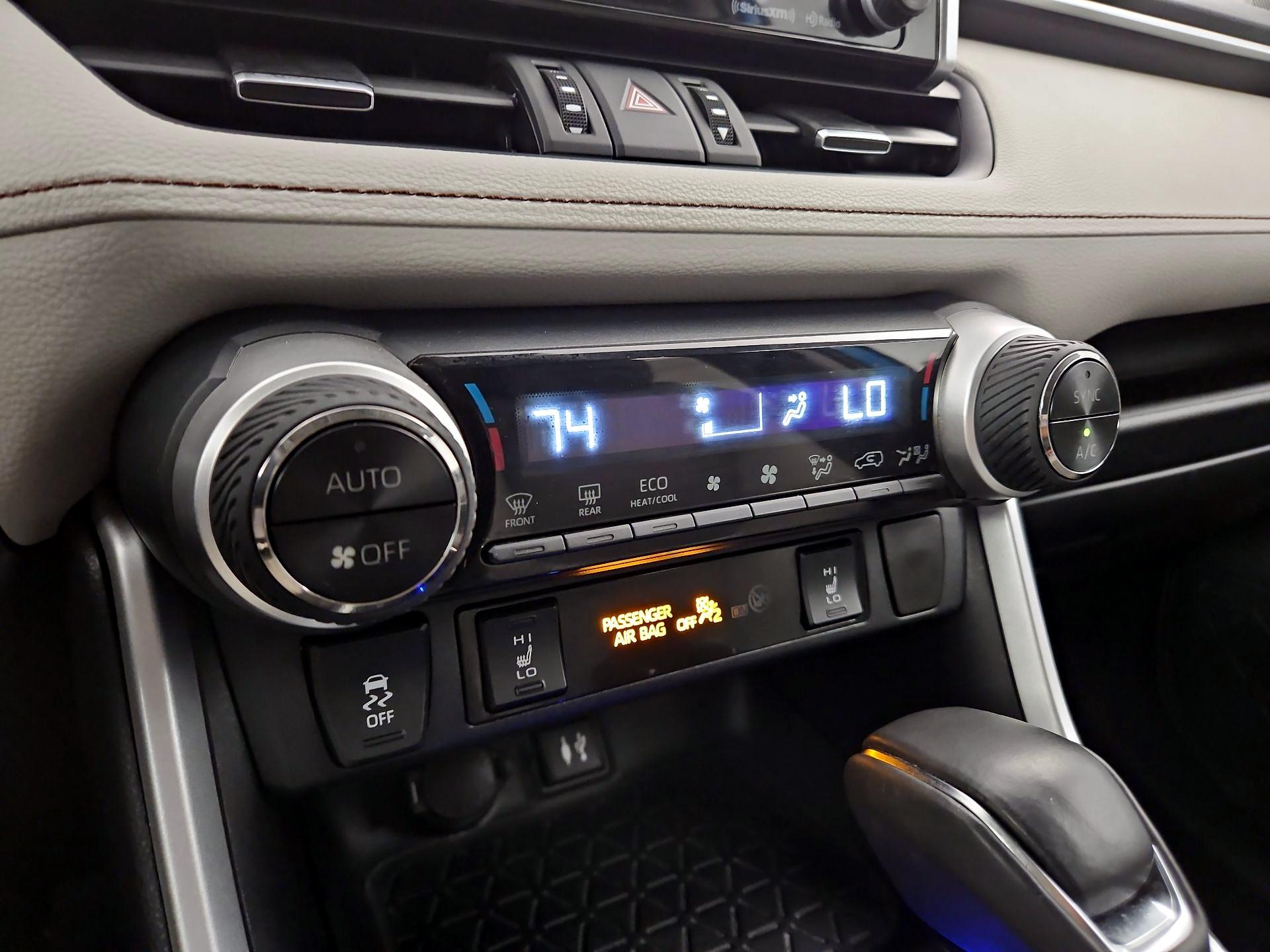 Thumbnail: 2019 Toyota RAV4 - 14