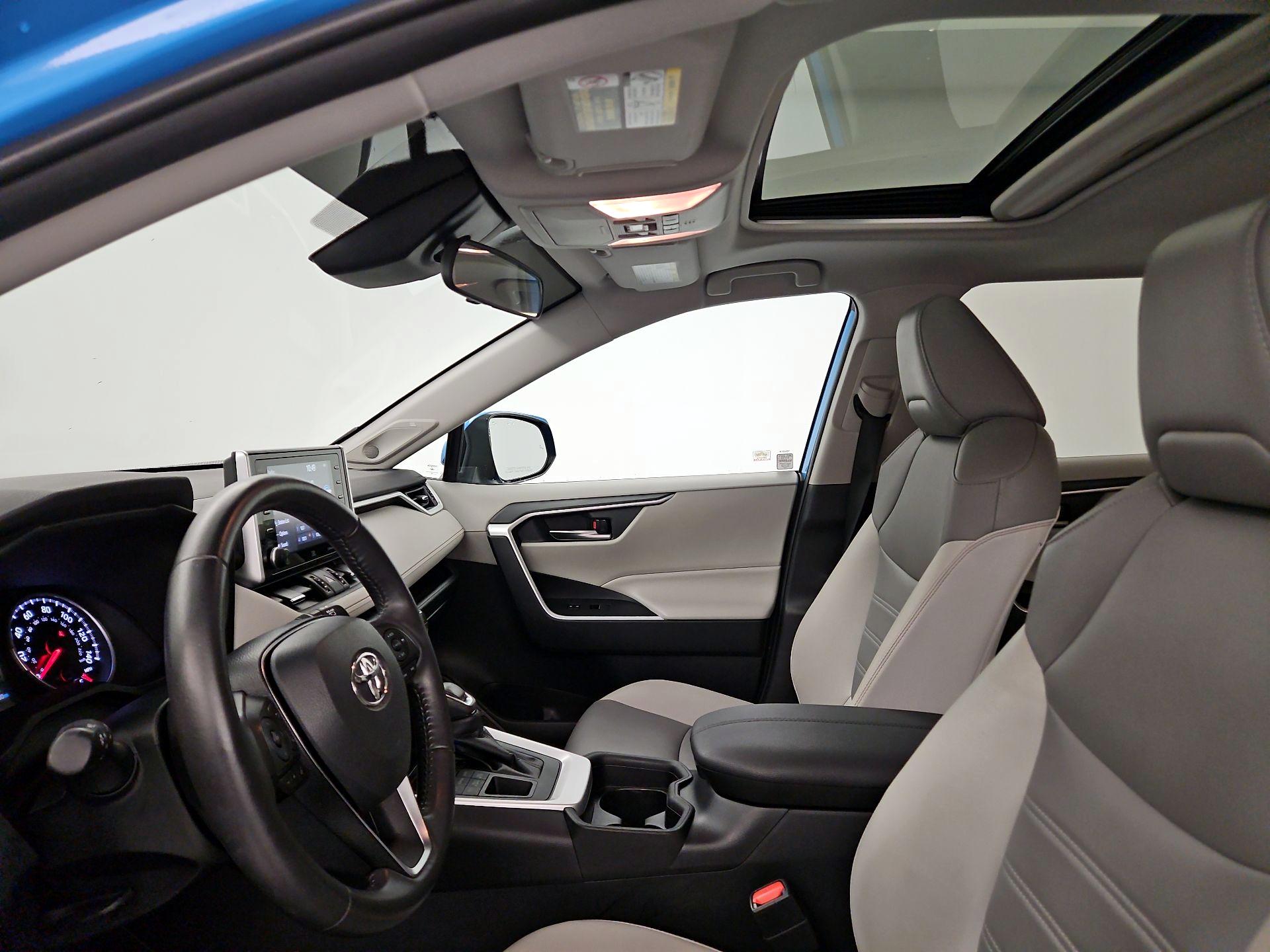 Thumbnail: 2019 Toyota RAV4 - 17