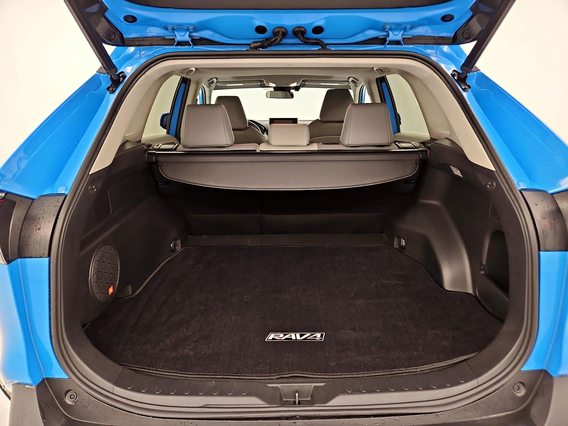 Thumbnail: 2019 Toyota RAV4 - 19