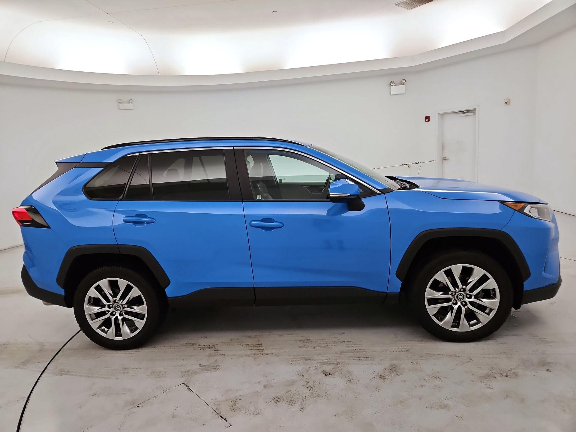 Thumbnail: 2019 Toyota RAV4 - 4