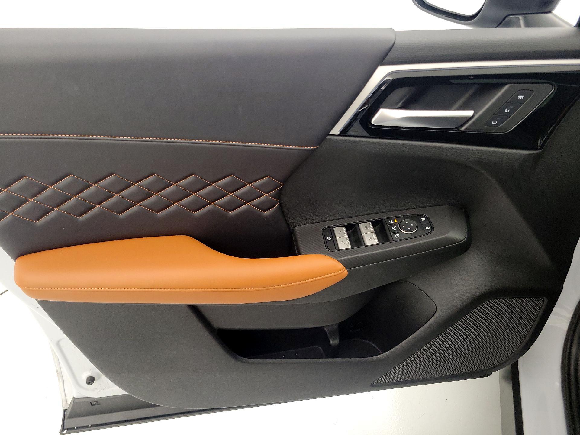 Thumbnail: 2025 Mitsubishi Outlander - 12