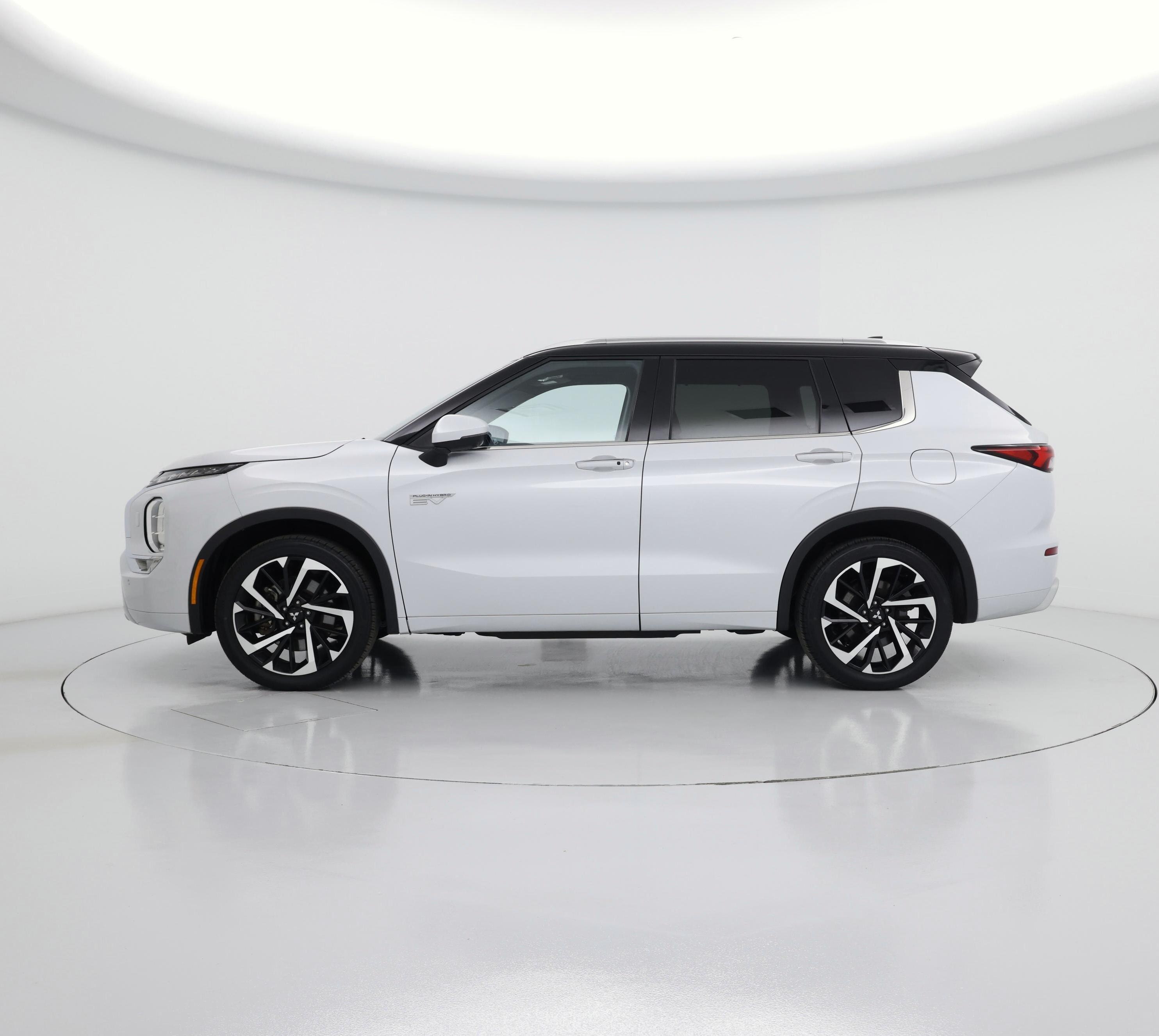 Thumbnail: 2025 Mitsubishi Outlander - 3