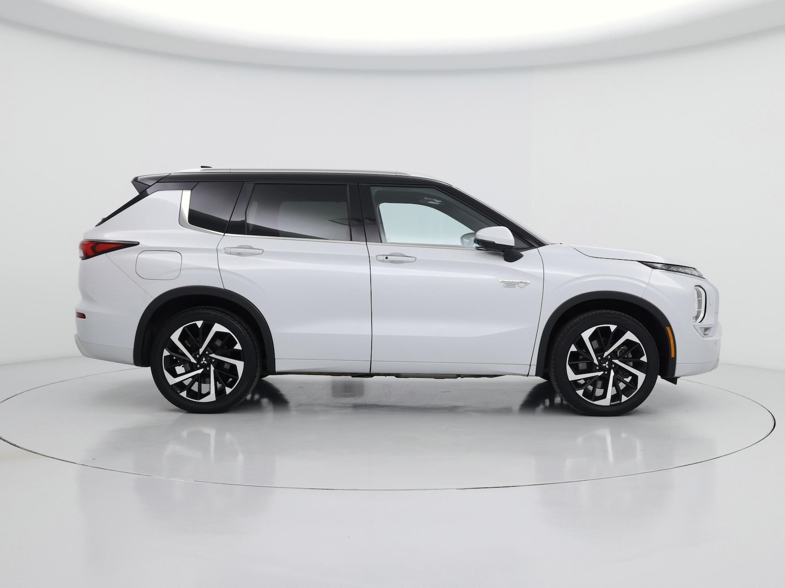 2025 Mitsubishi Outlander Plug-in Hybrid SEL - Photo 8