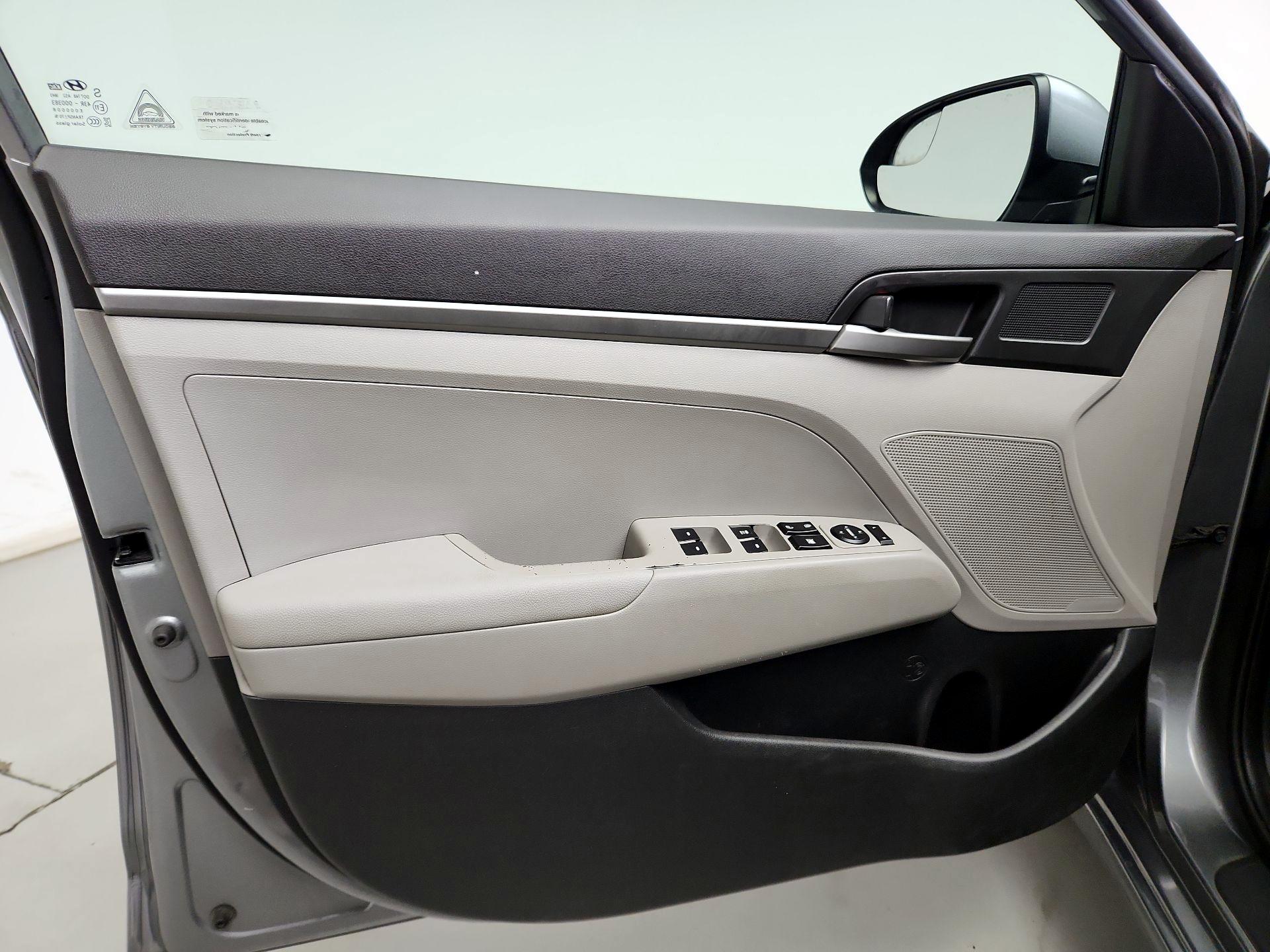 Thumbnail: 2018 Hyundai Elantra - 12