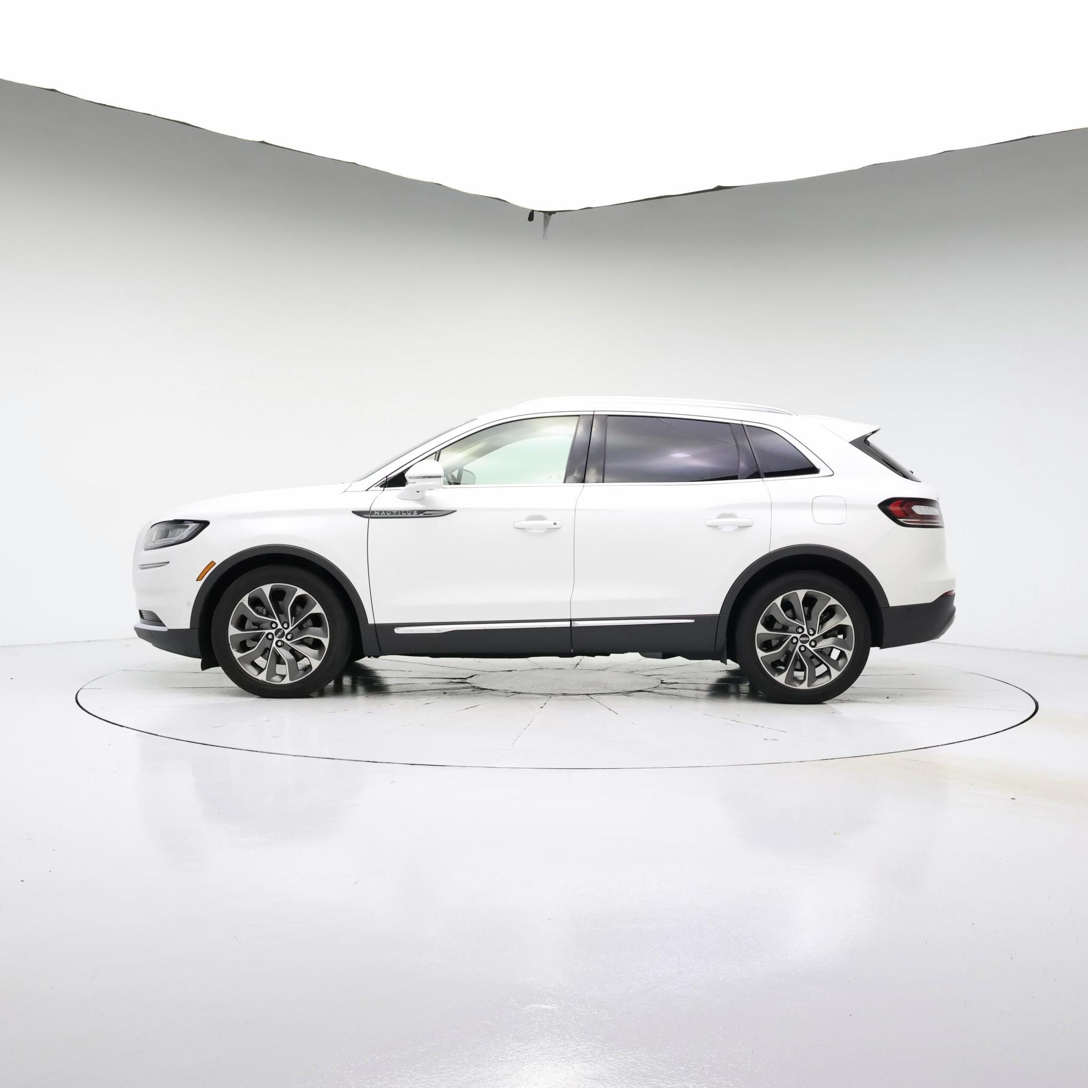 Thumbnail: 2023 Lincoln Nautilus - 3