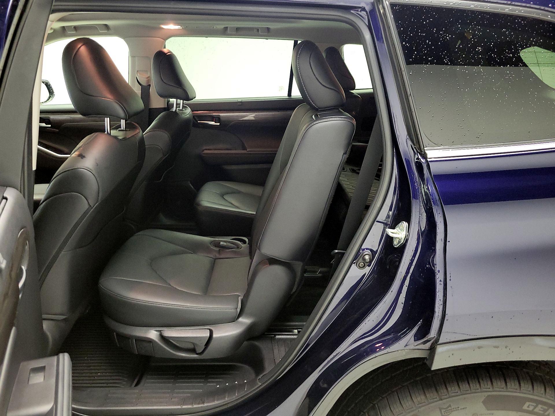 Thumbnail: 2023 Toyota Highlander - 17