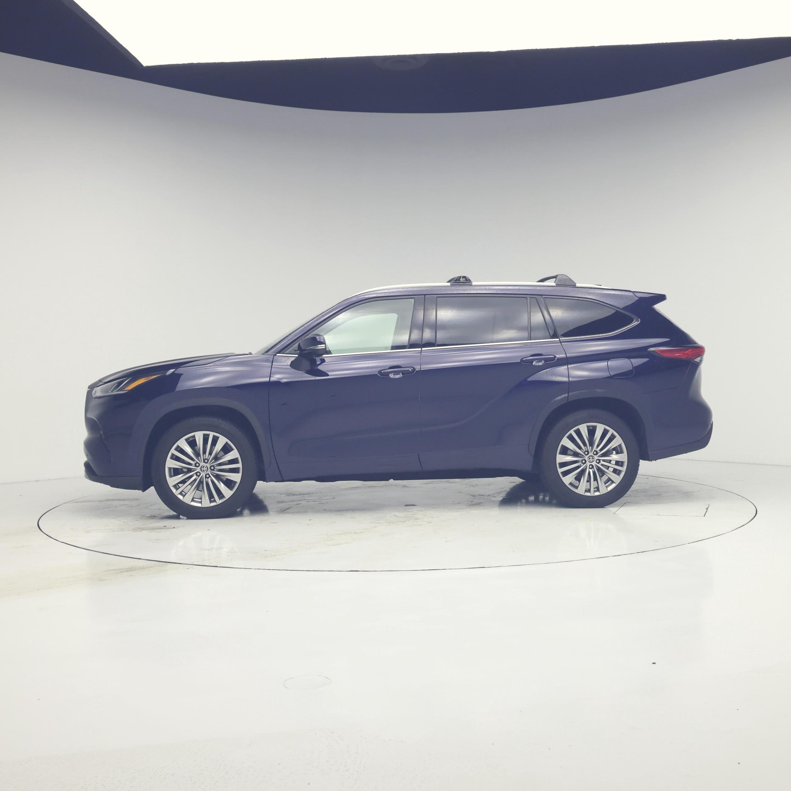 Thumbnail: 2023 Toyota Highlander - 3