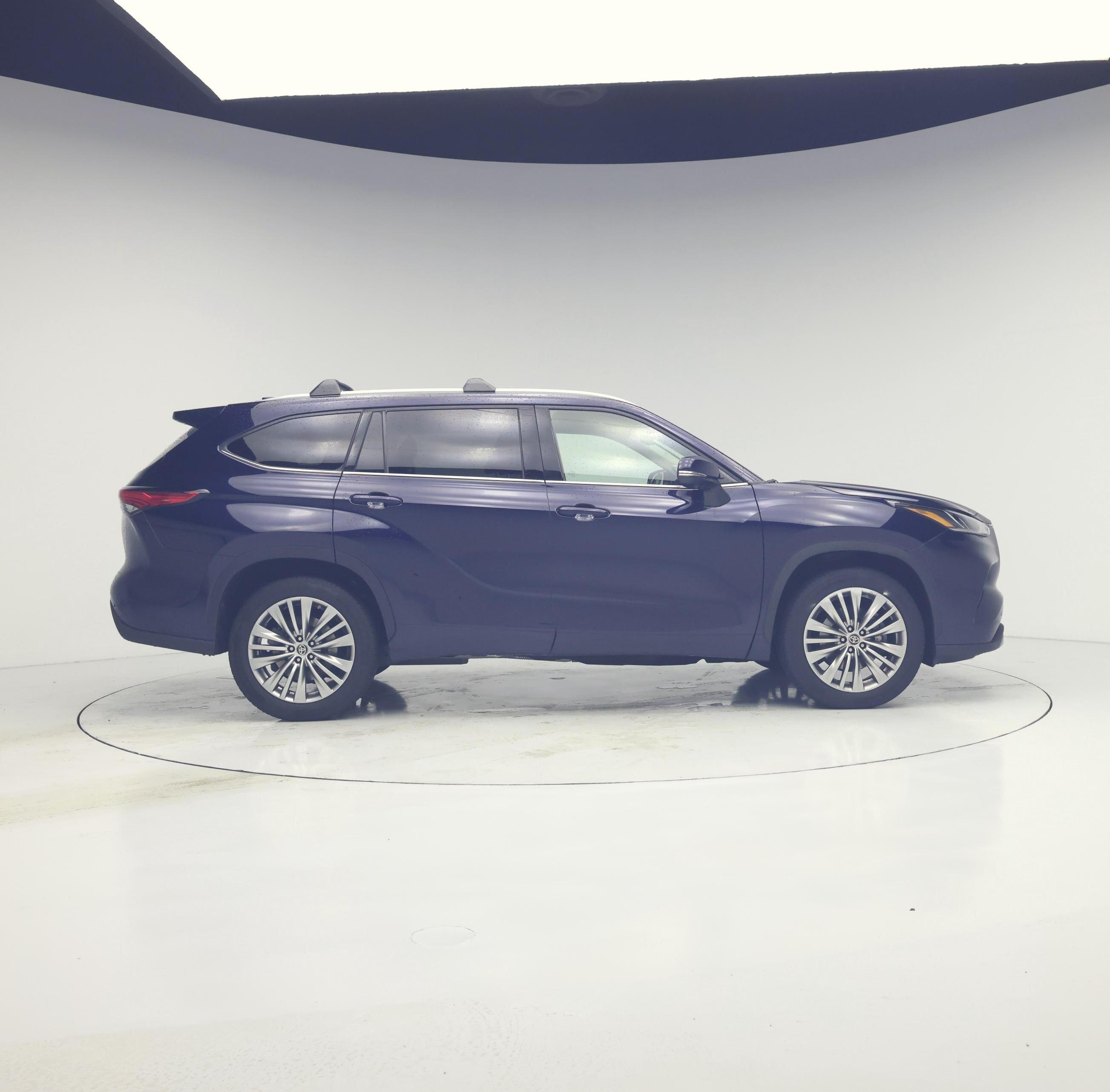 Thumbnail: 2023 Toyota Highlander - 7