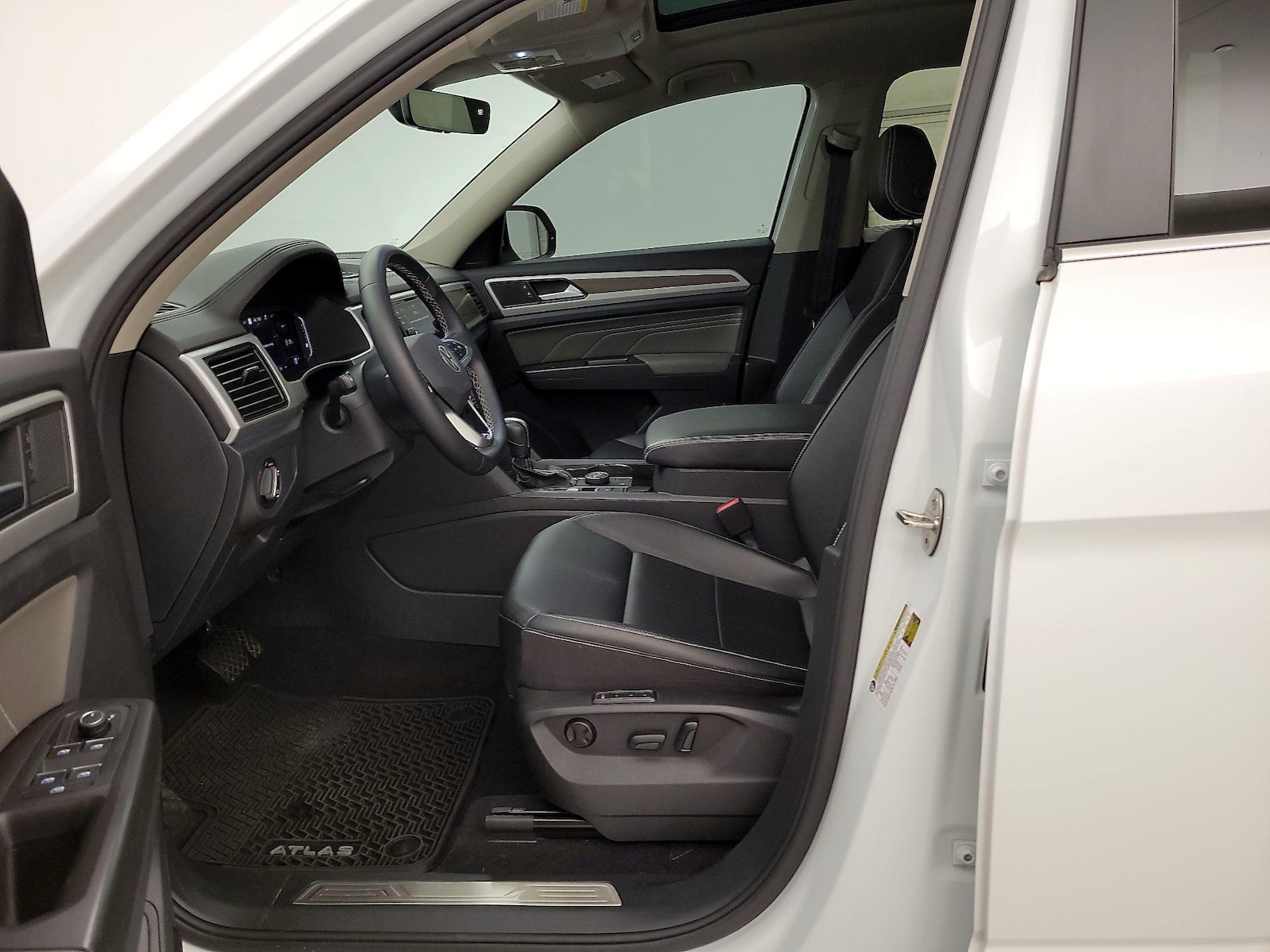 2022 Volkswagen Atlas SEL - Photo 12