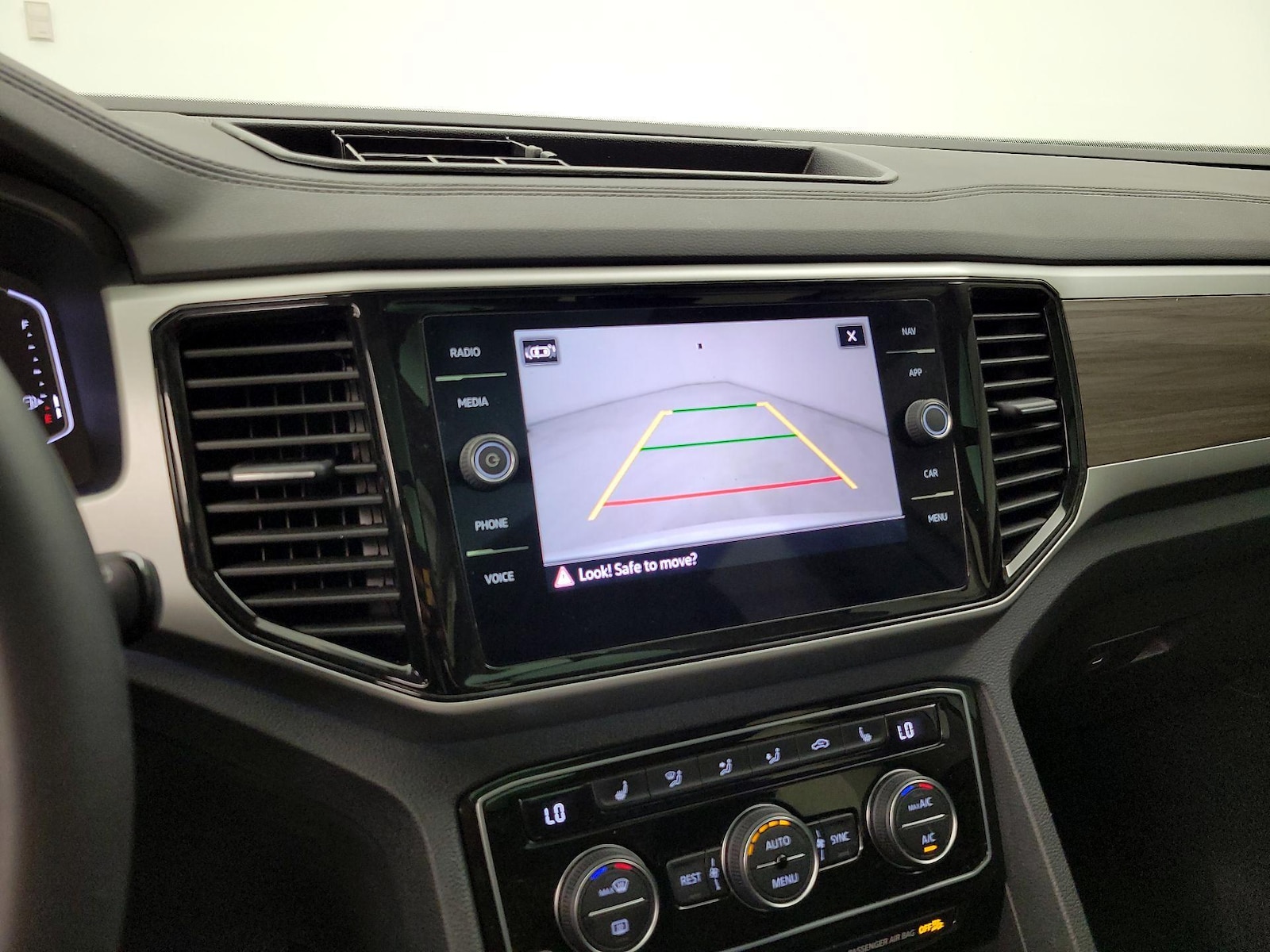 2022 Volkswagen Atlas SEL - Photo 15