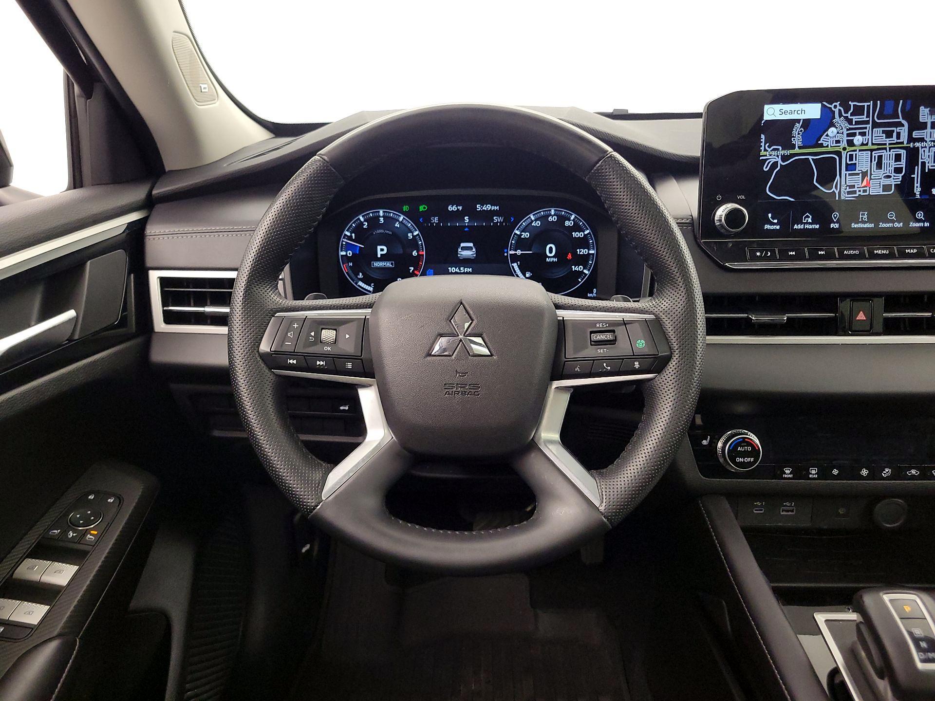 Thumbnail: 2024 Mitsubishi Outlander - 10
