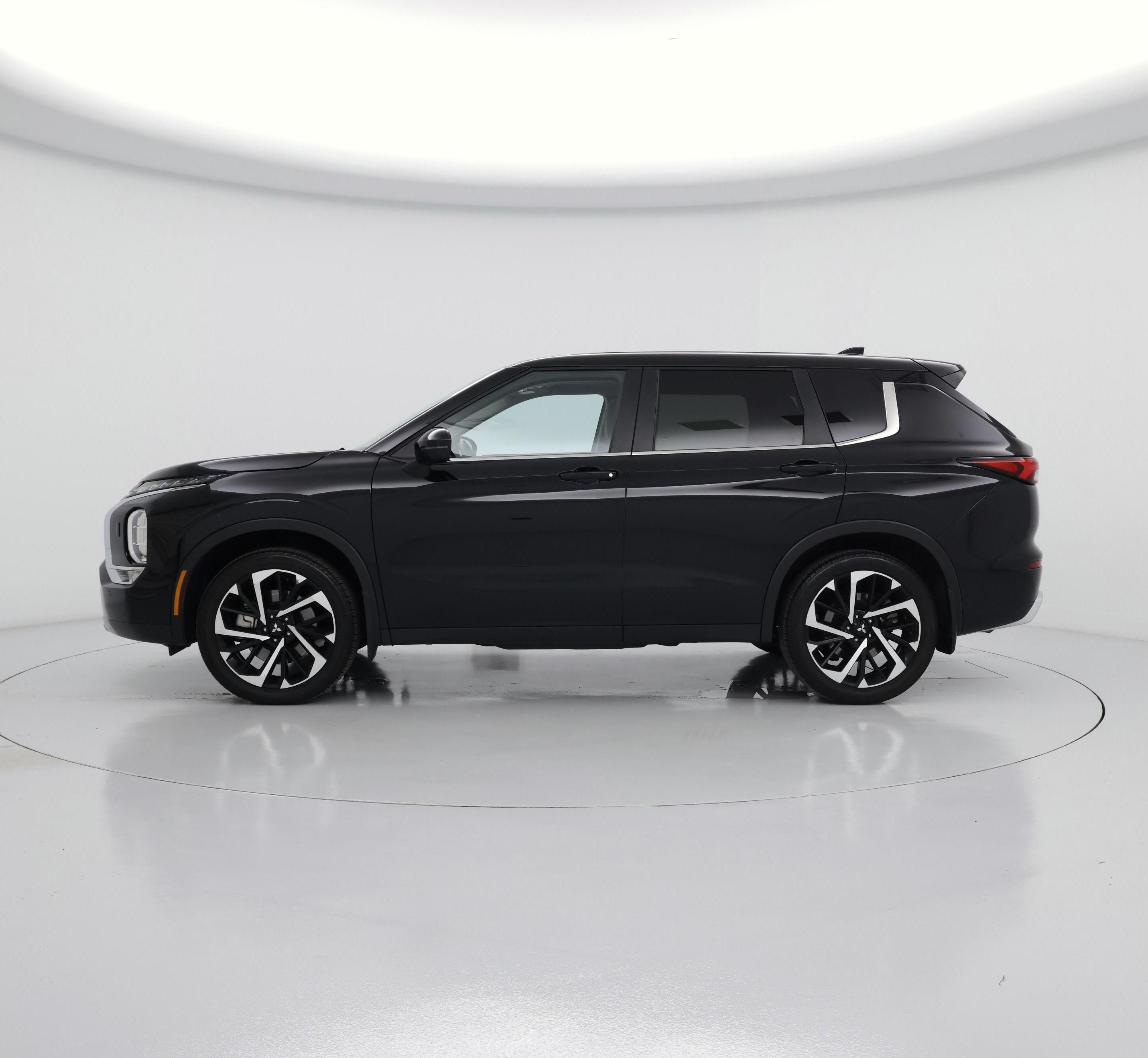 Thumbnail: 2024 Mitsubishi Outlander - 3