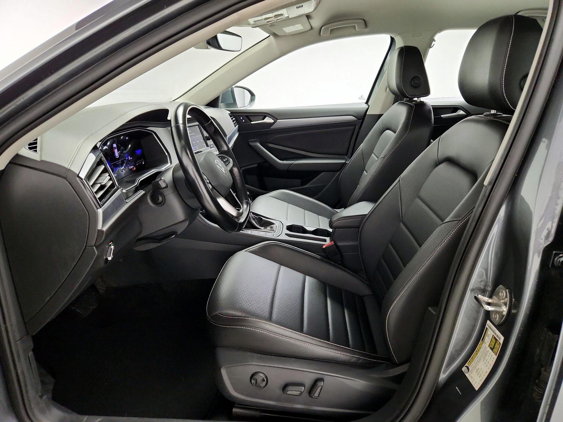 Thumbnail: 2023 Volkswagen Jetta - 11