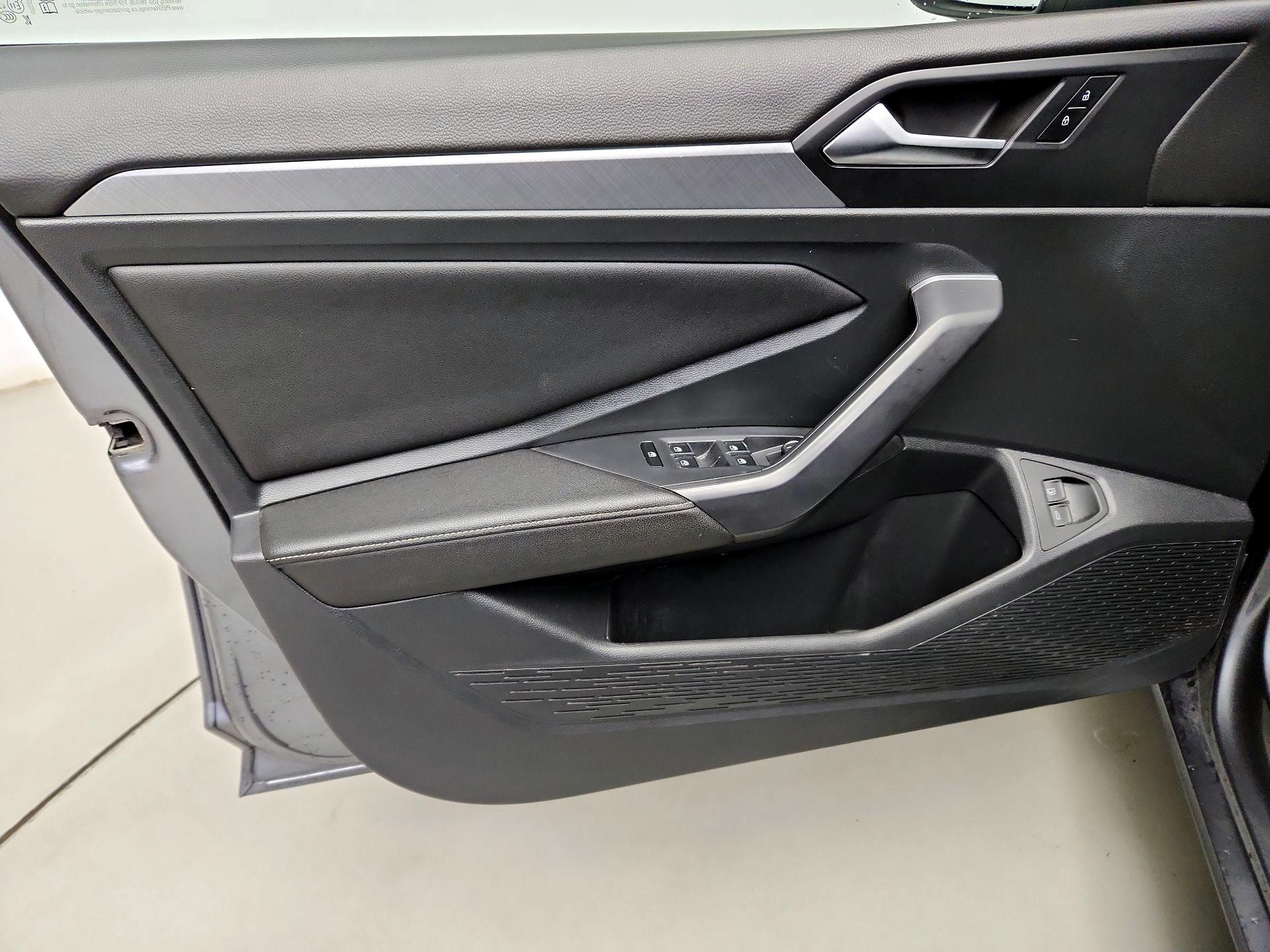 Thumbnail: 2023 Volkswagen Jetta - 12